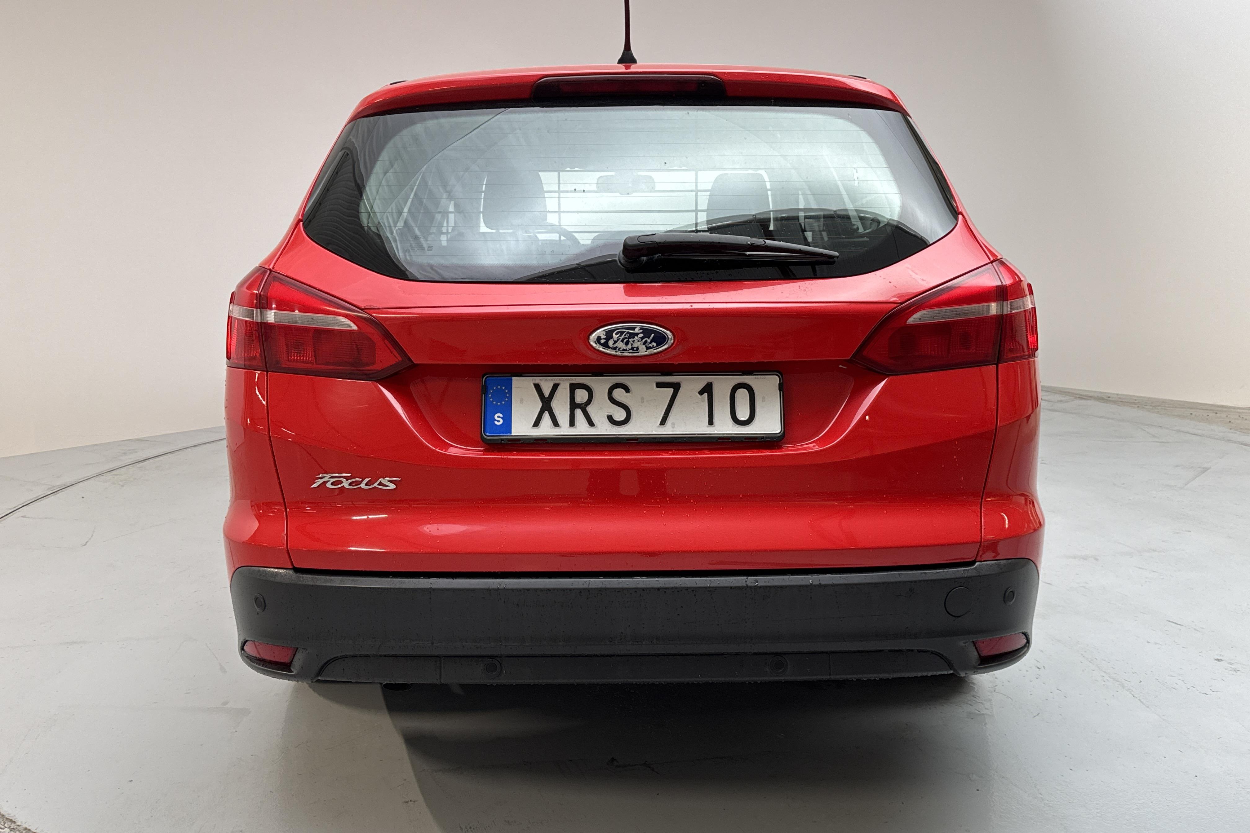 Ford Focus 1.5 TDCi Kombi (95hk) - 18 334 mil - Manuell - röd - 2016