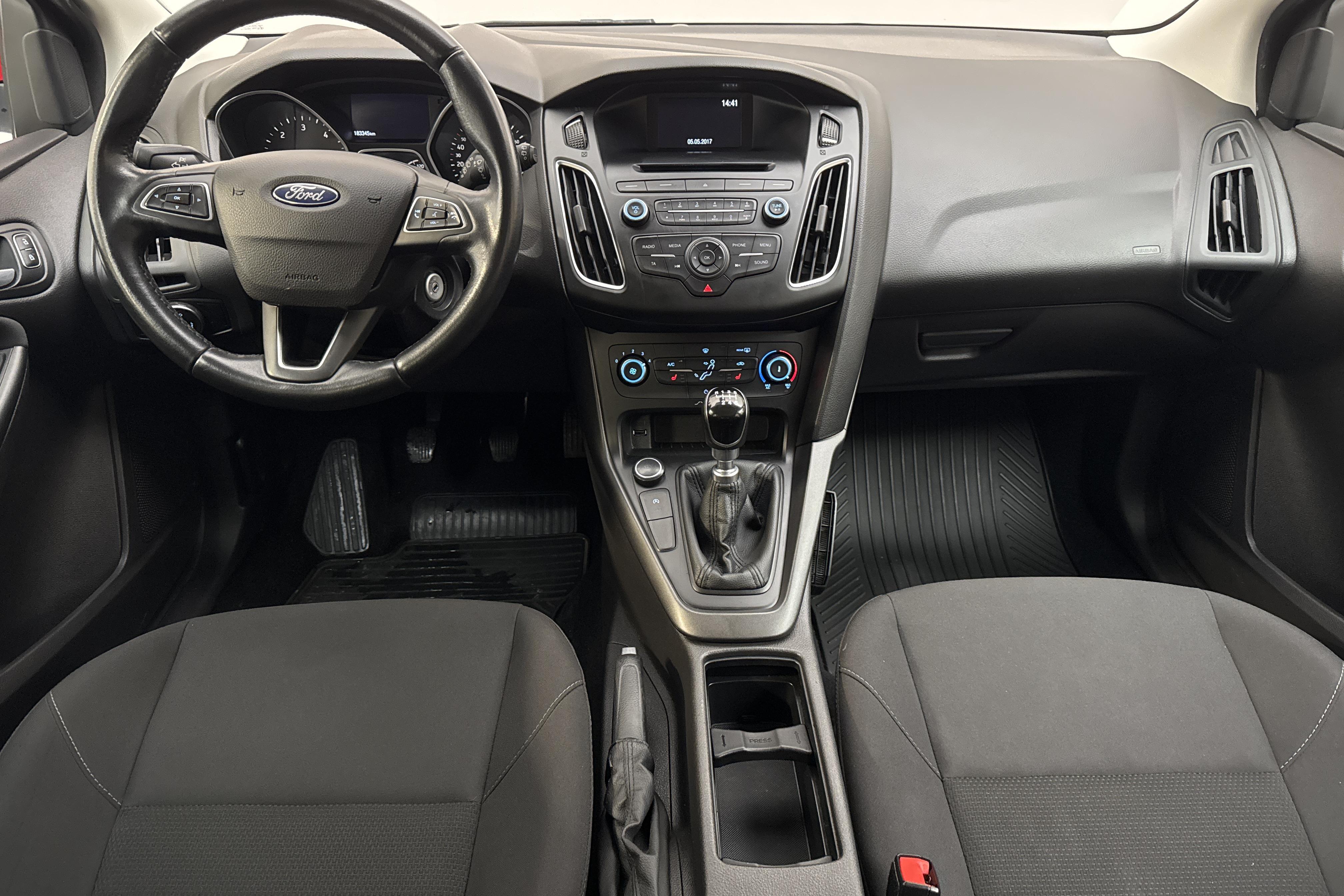 Ford Focus 1.5 TDCi Kombi (95hk) - 18 334 mil - Manuell - röd - 2016