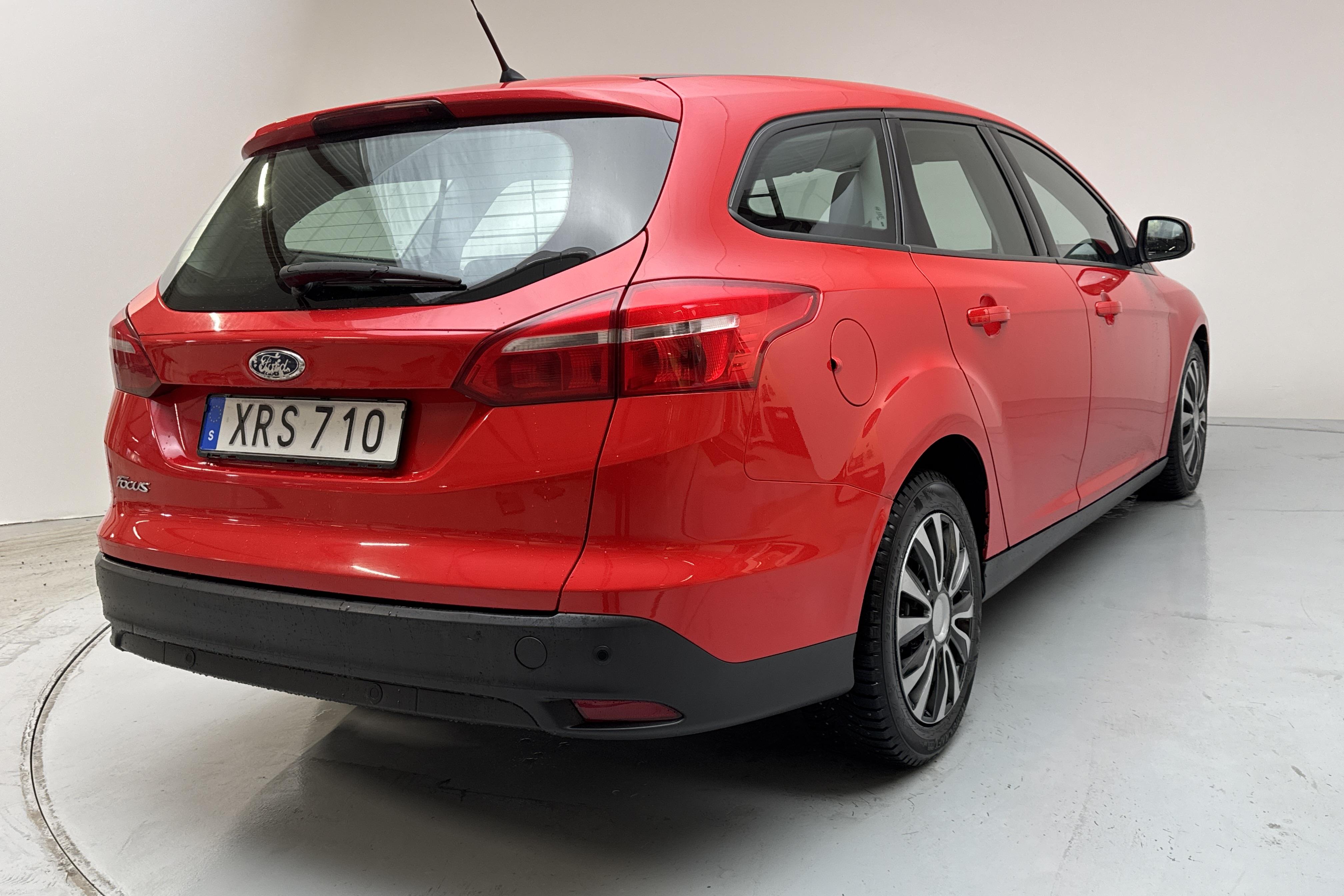 Ford Focus 1.5 TDCi Kombi (95hk) - 18 334 mil - Manuell - röd - 2016