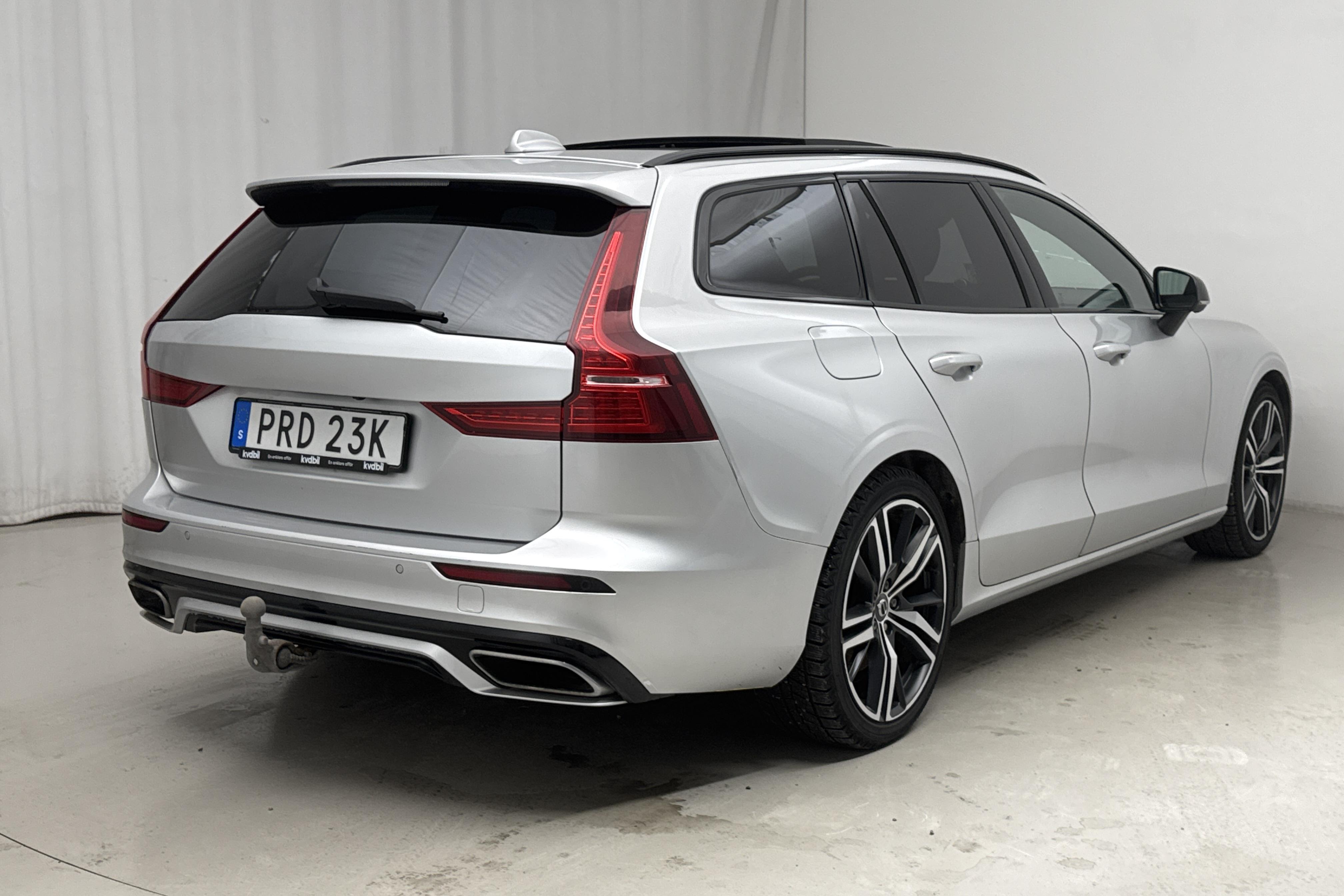 Volvo V60 T8 AWD Twin Engine (390hk) - 15 045 mil - Automat - silver - 2022