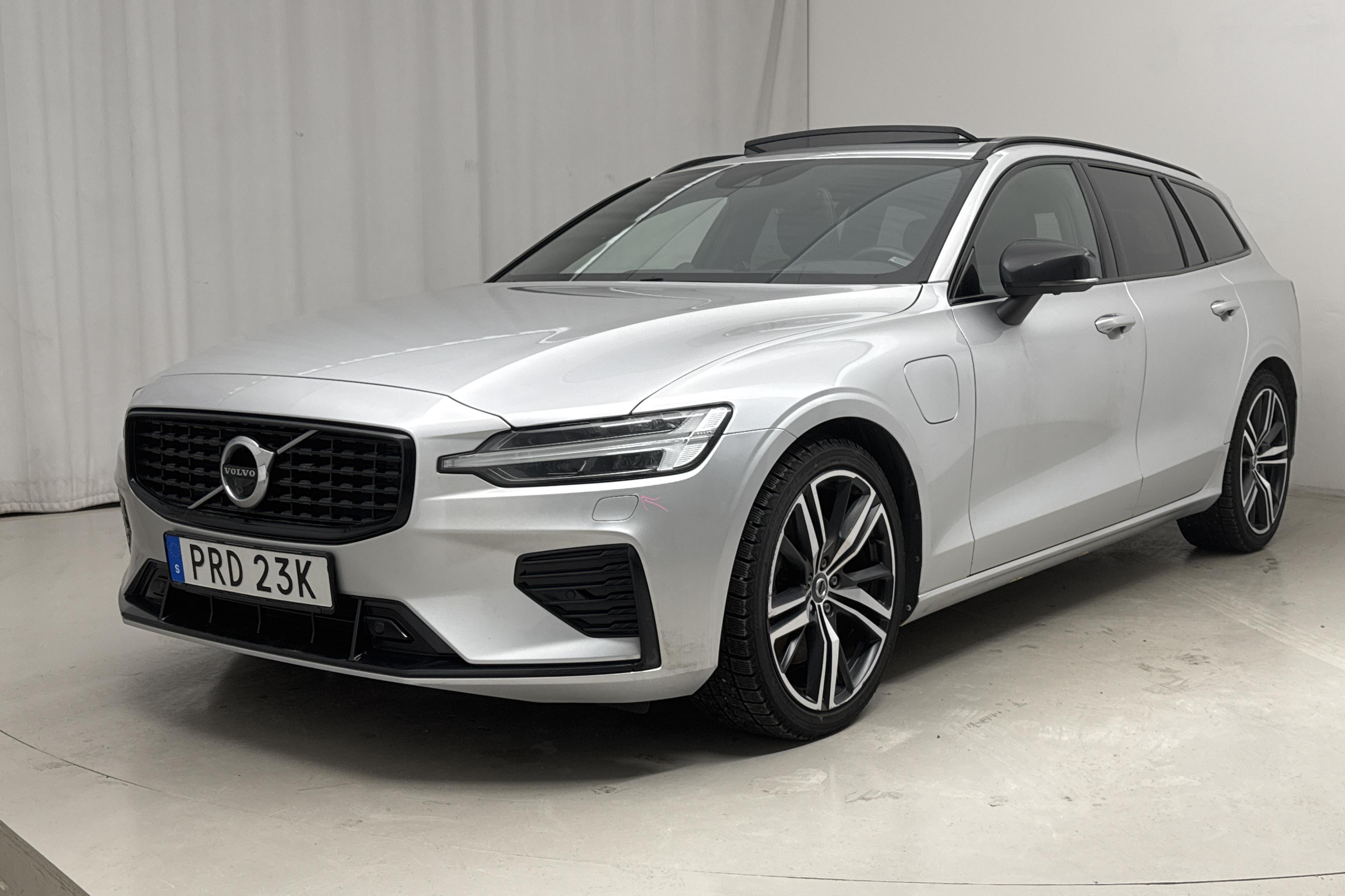 Volvo V60 T8 AWD Twin Engine (390hk) - 15 045 mil - Automat - silver - 2022