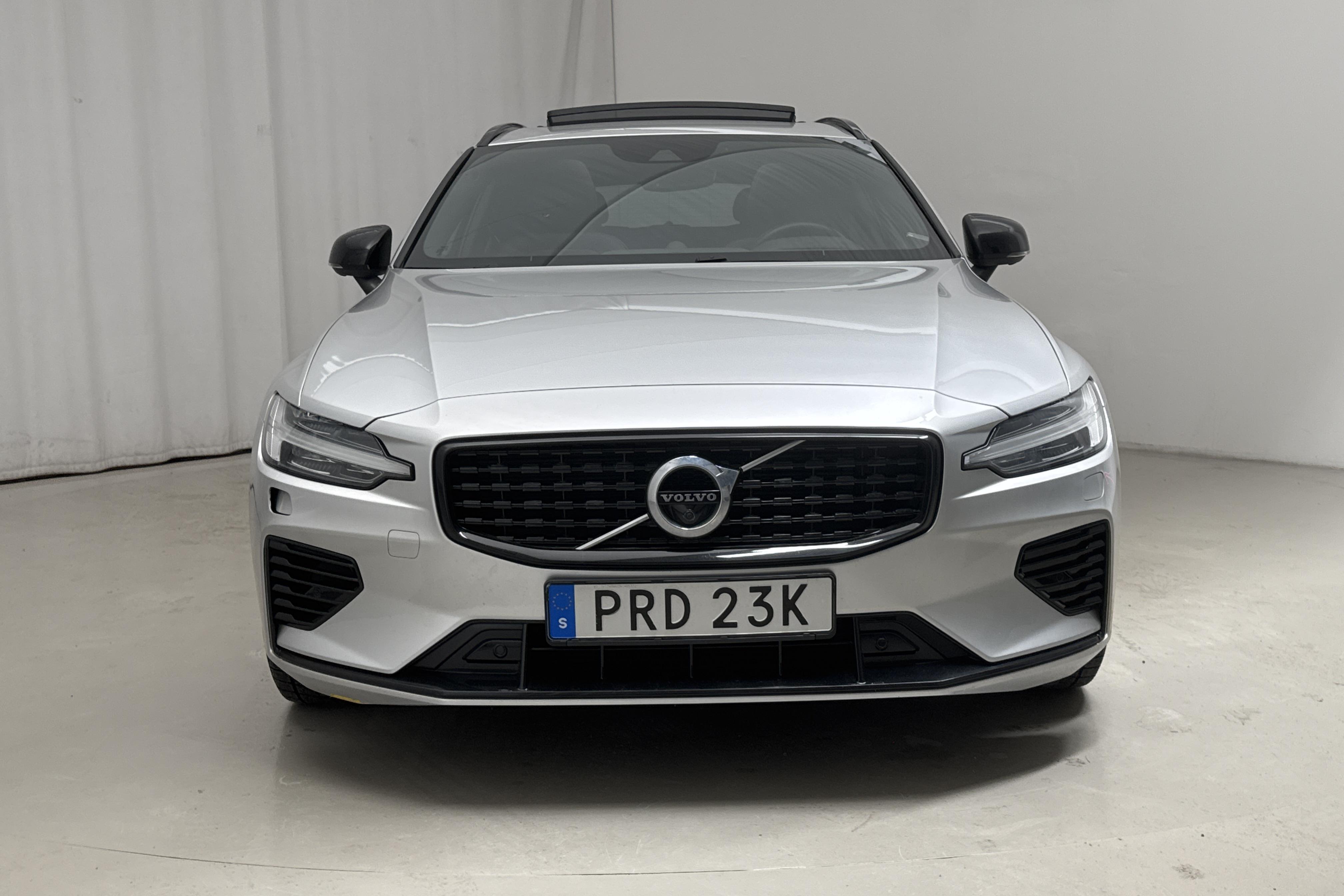 Volvo V60 T8 AWD Twin Engine (390hk) - 15 045 mil - Automat - silver - 2022