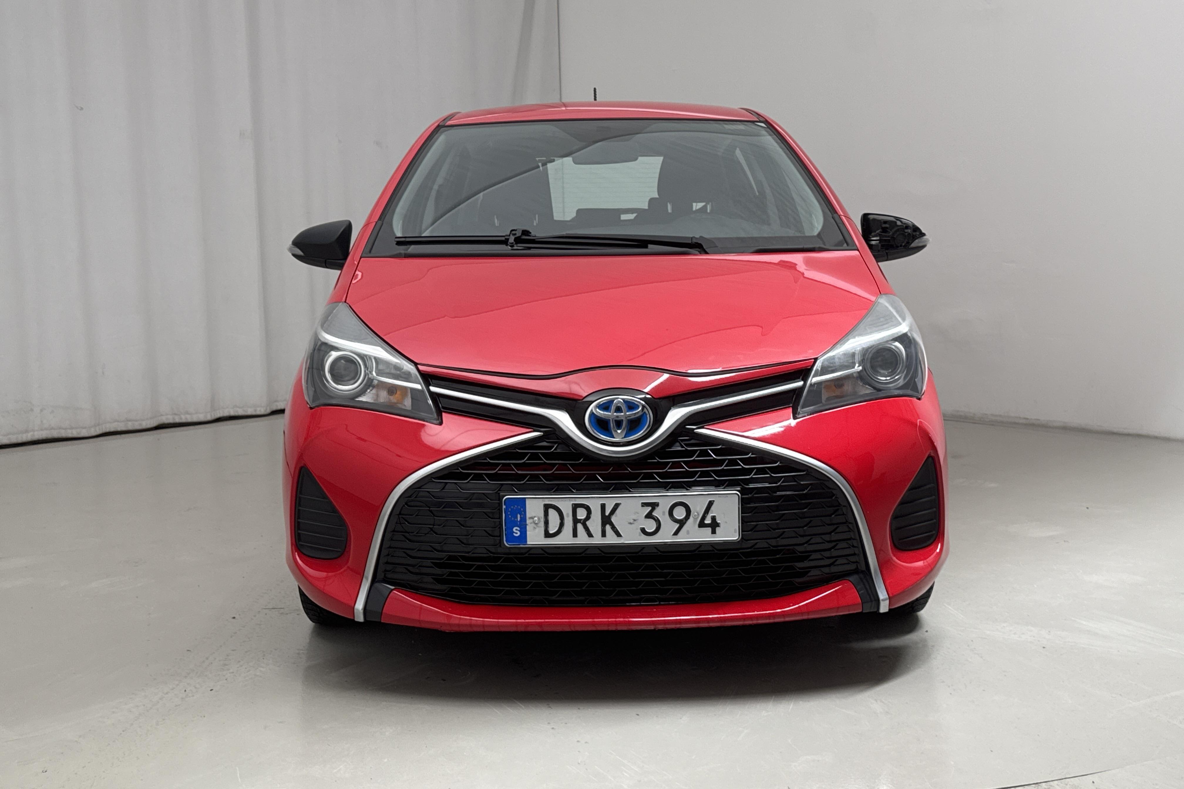 Toyota Yaris 1.5 HSD 5dr (75hk) - 15 482 mil - Automat - röd - 2015