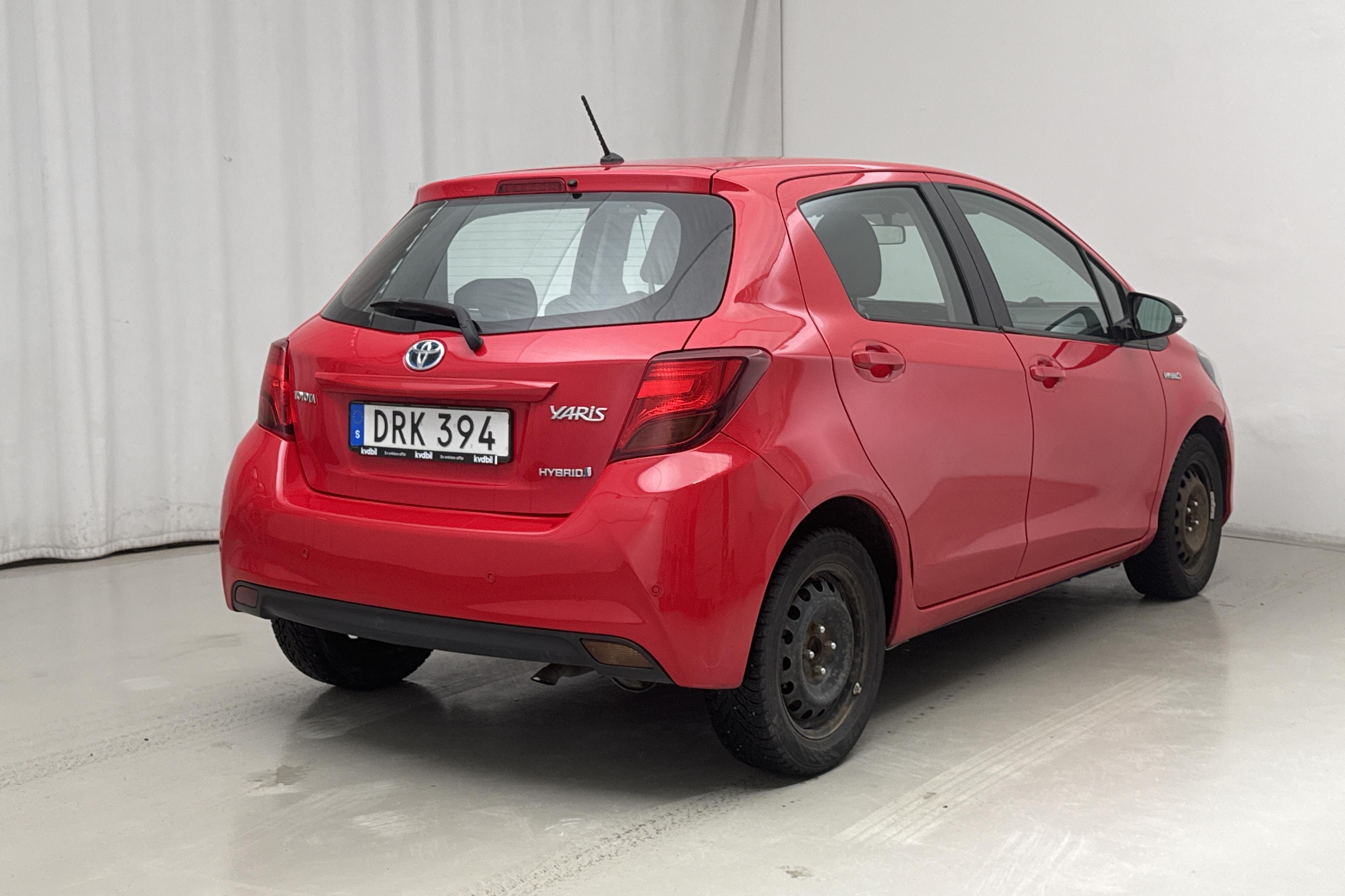 Toyota Yaris 1.5 HSD 5dr (75hk) - 15 482 mil - Automat - röd - 2015