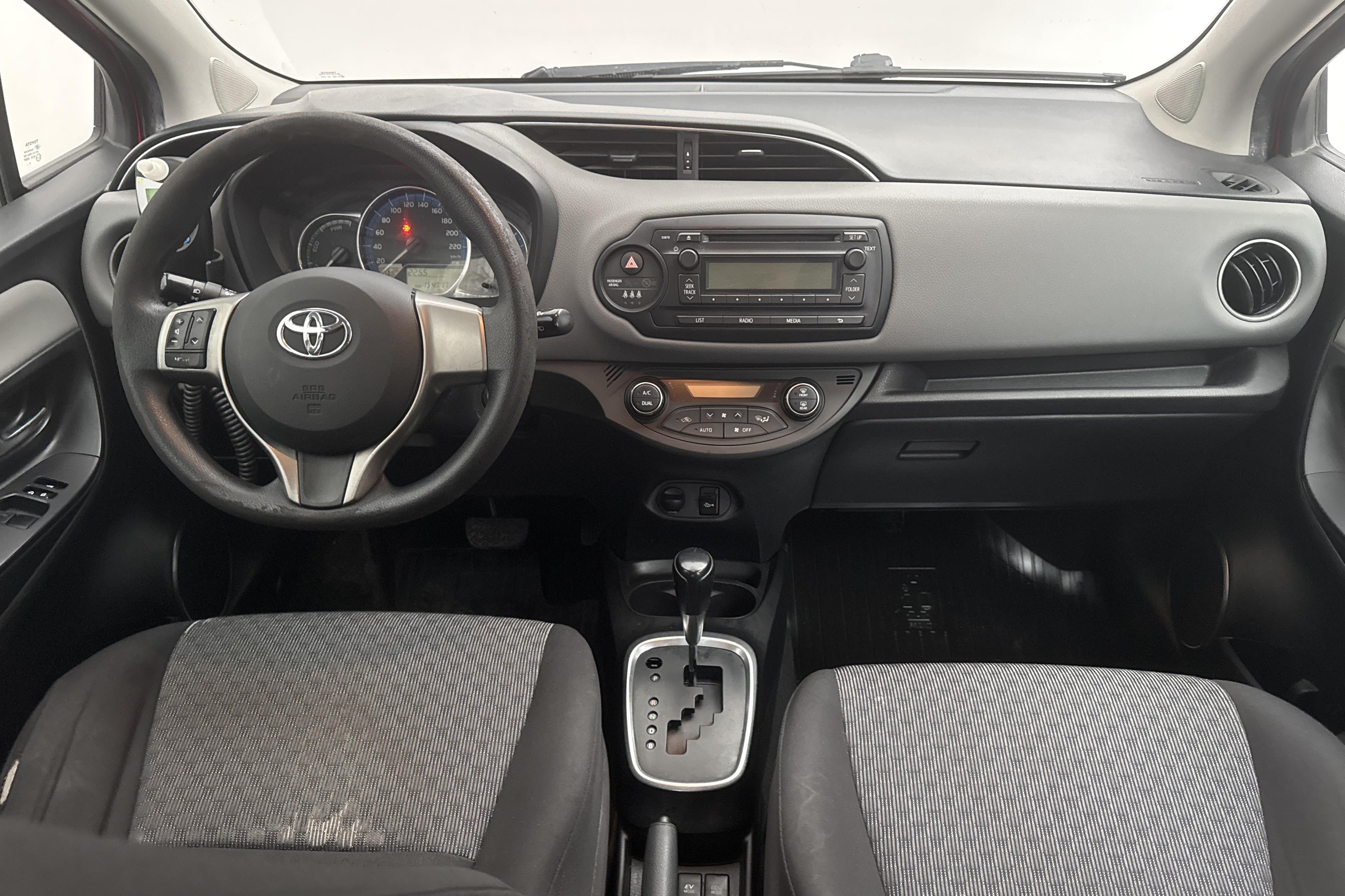 Toyota Yaris 1.5 HSD 5dr (75hk) - 15 482 mil - Automat - röd - 2015