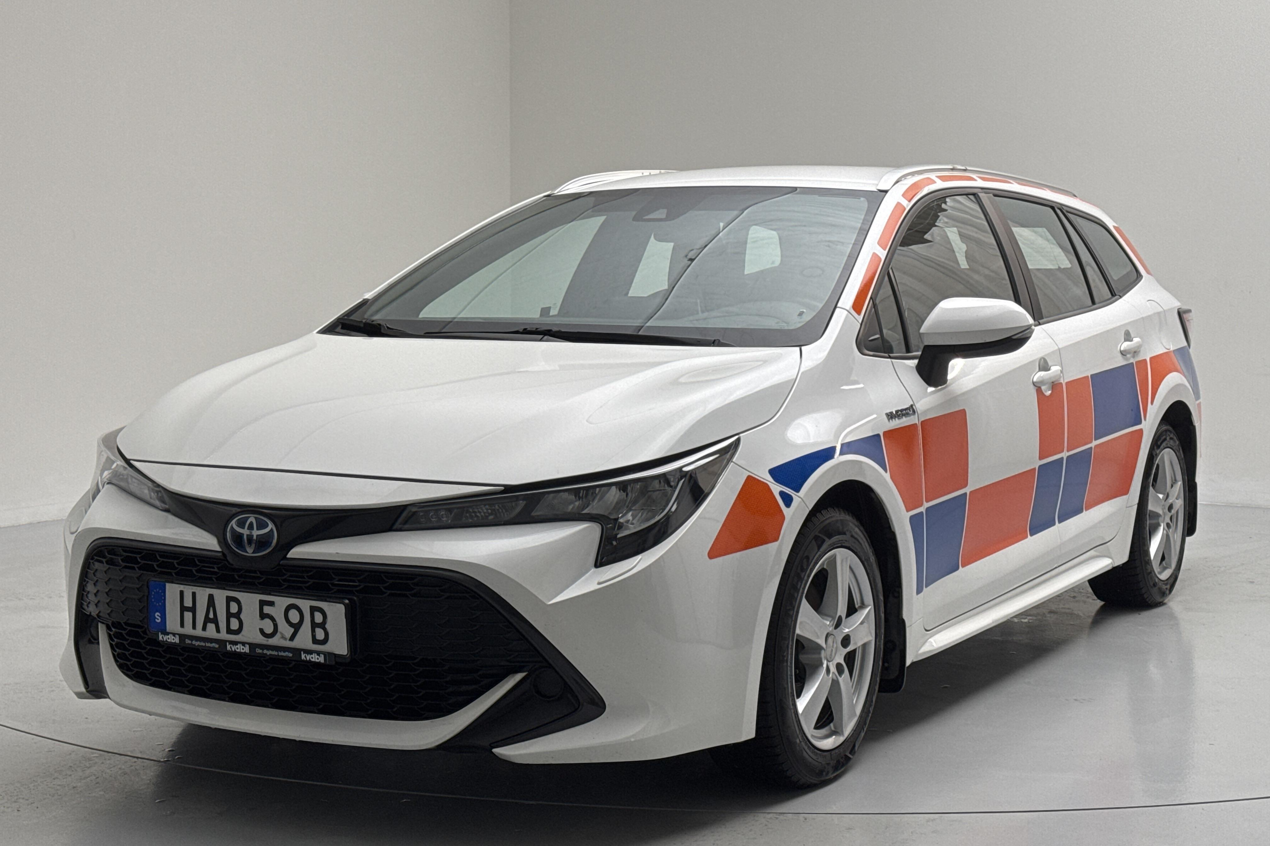 Toyota Corolla 1.8 Hybrid Touring Sports (122hk) - 7 343 mil - Automat - vit - 2020