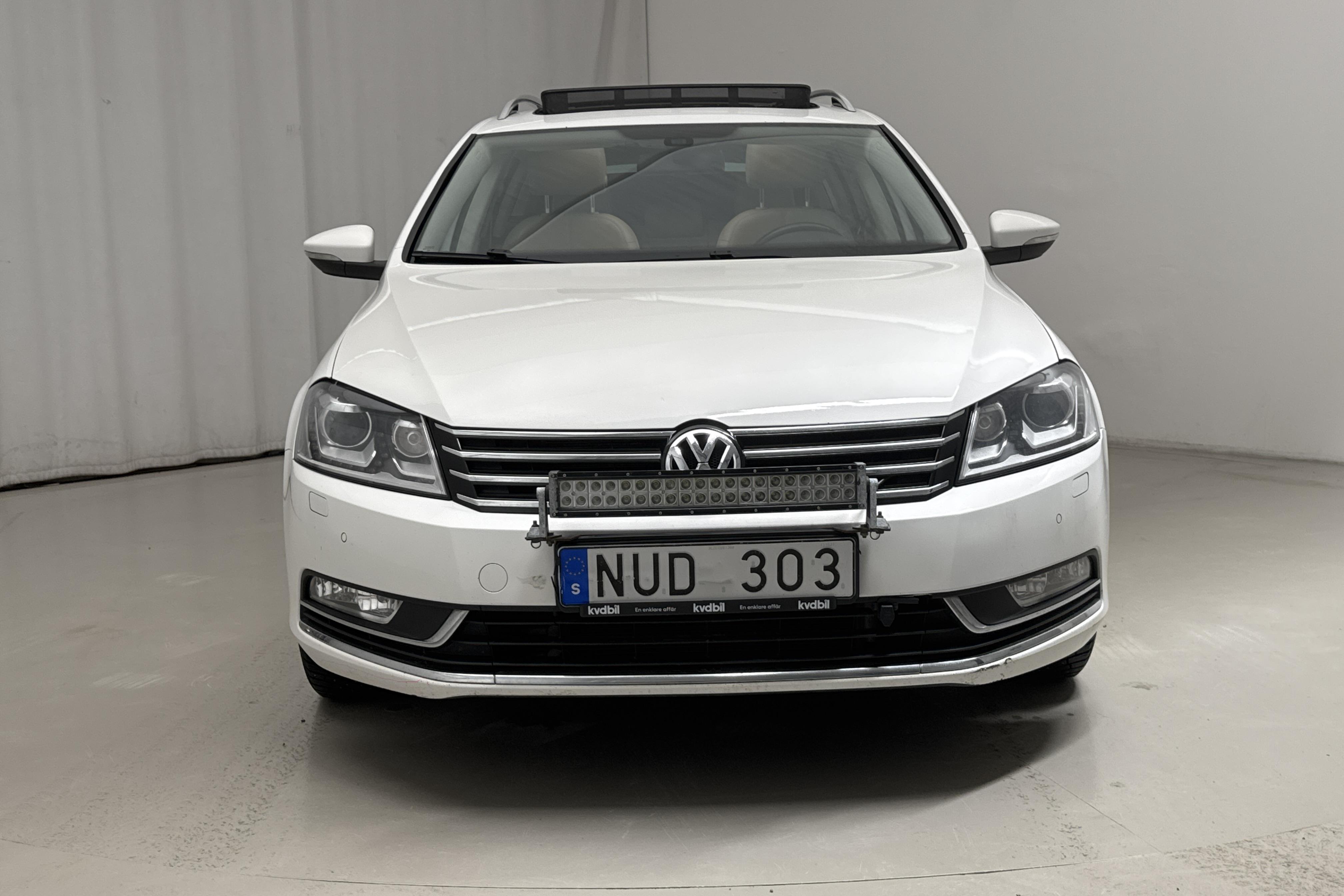 VW Passat 1.4 TSI EcoFuel Variant (150hk) - 23 432 mil - Automat - vit - 2012