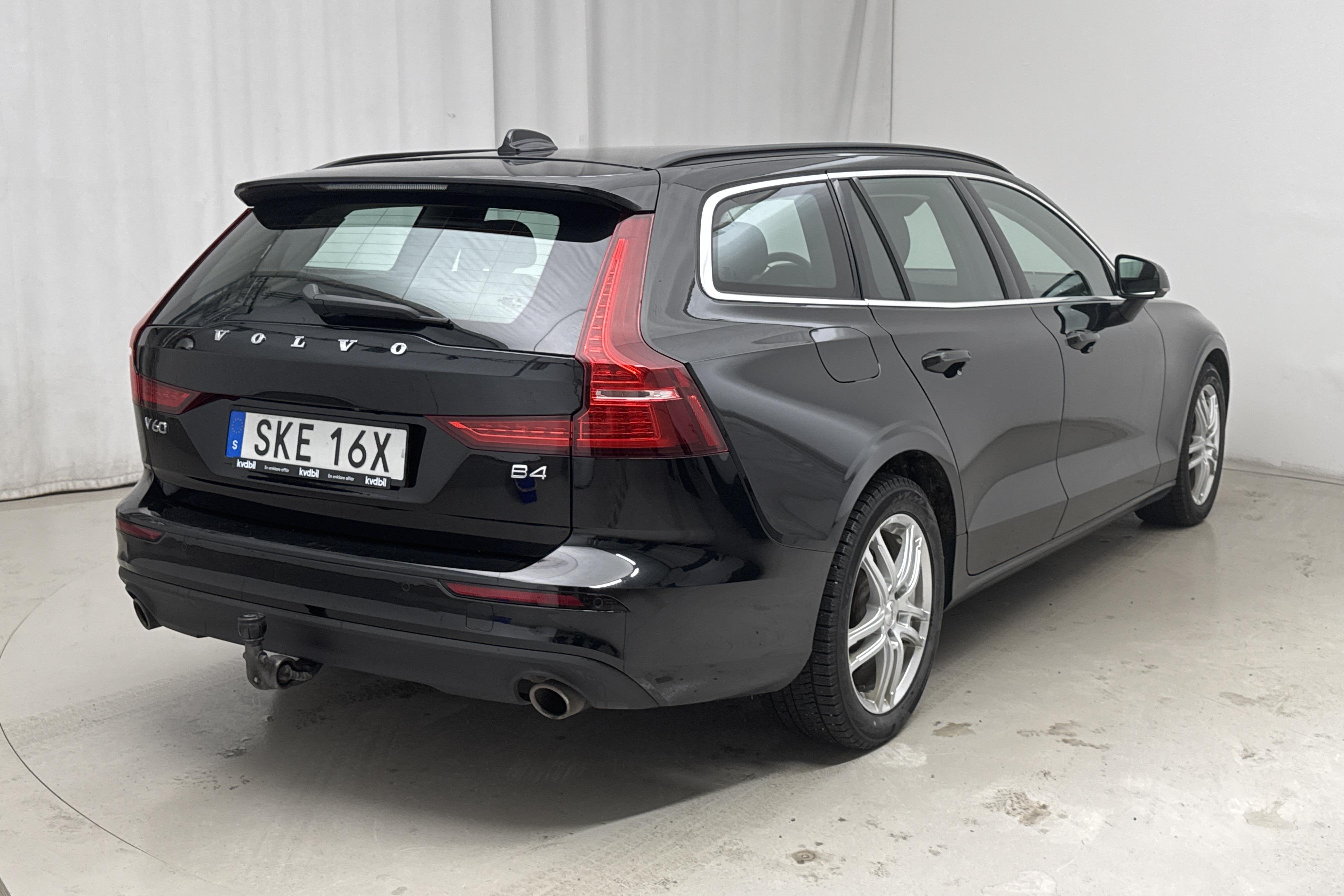 Volvo V60 B4 Mildhybrid, Diesel (197hk) - 9 149 mil - Automat - svart - 2022