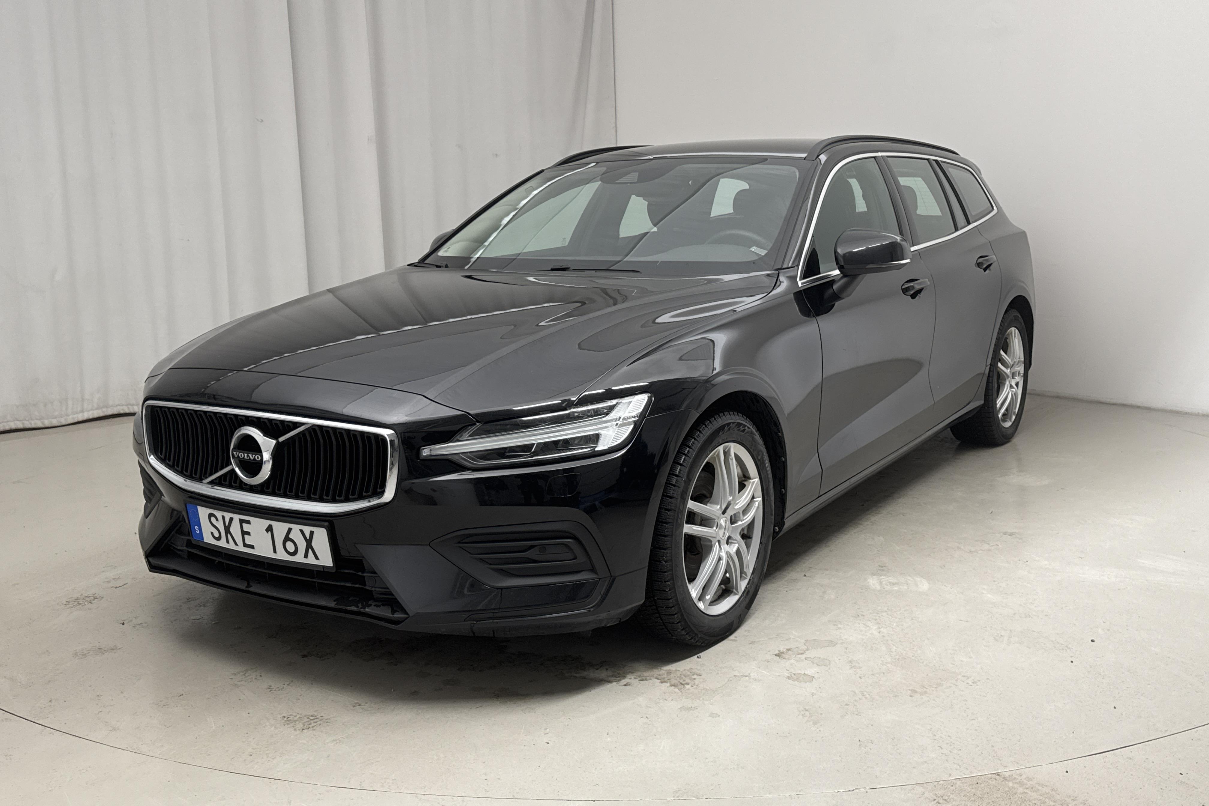 Volvo V60 B4 Mildhybrid, Diesel (197hk) - 9 149 mil - Automat - svart - 2022