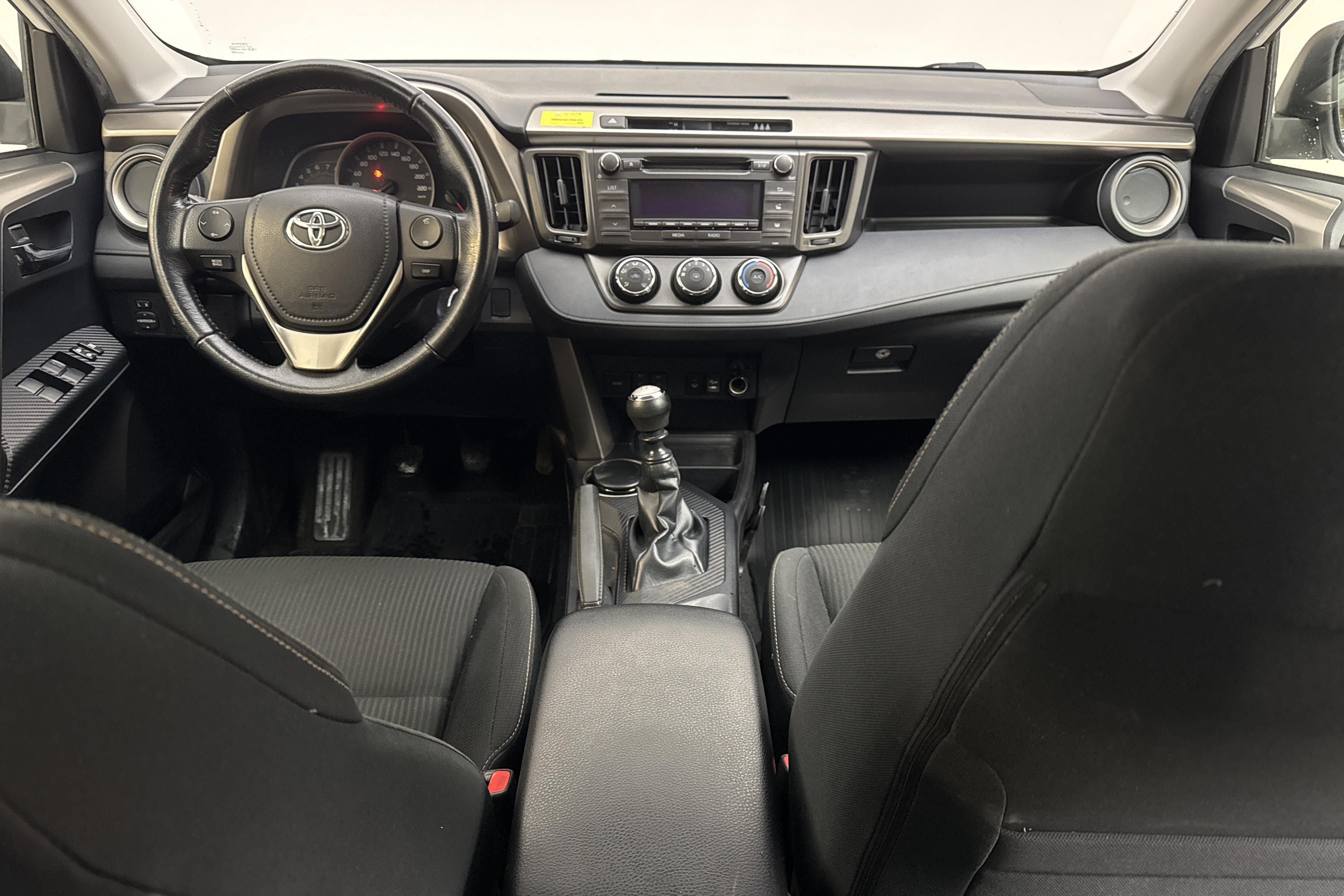 Toyota RAV4 2.0 VVT-i (151hk) - 14 883 mil - Manuell - vit - 2014