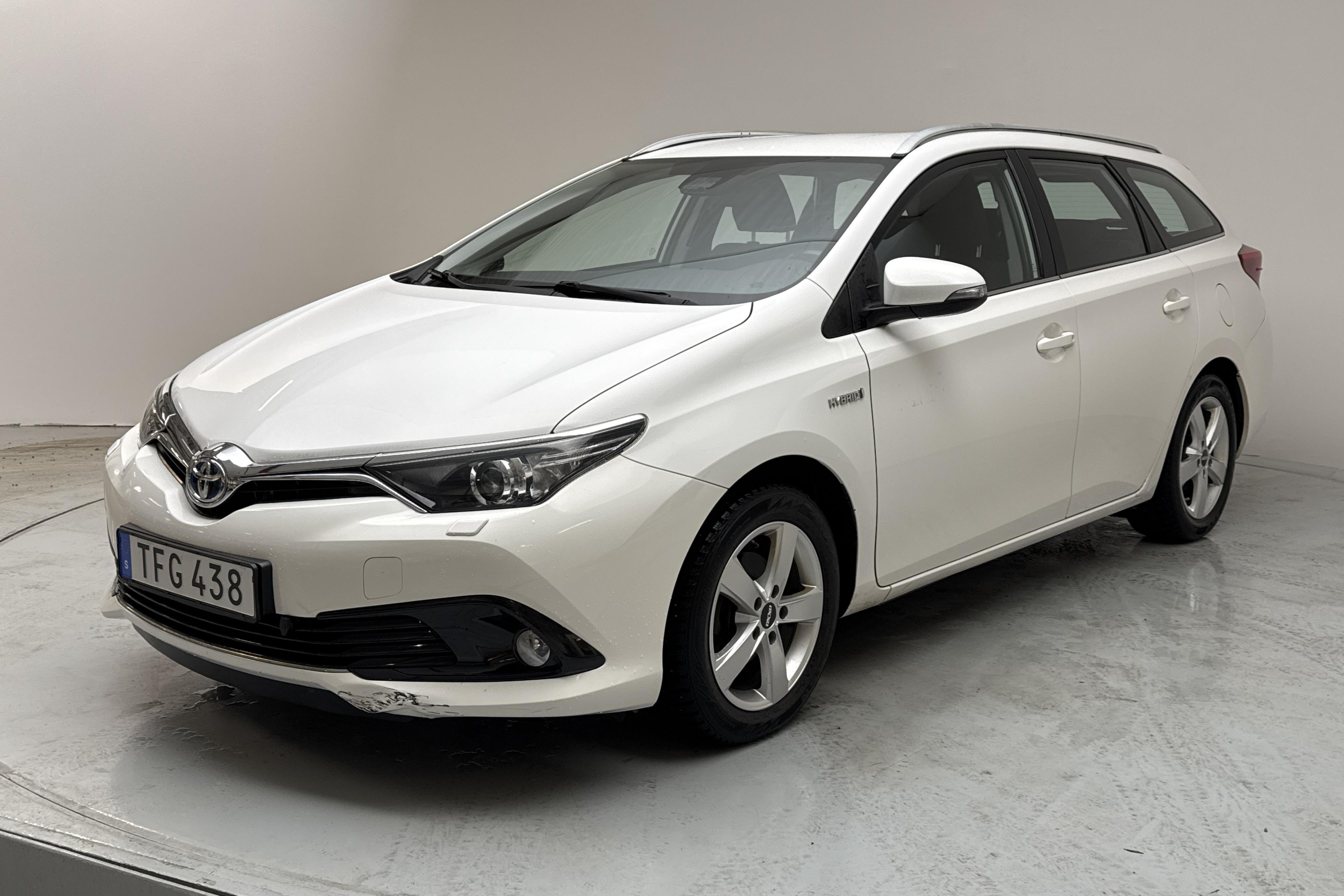 Toyota Auris 1.8 HSD Touring Sports (99hk) - 5 448 mil - Automat - vit - 2016