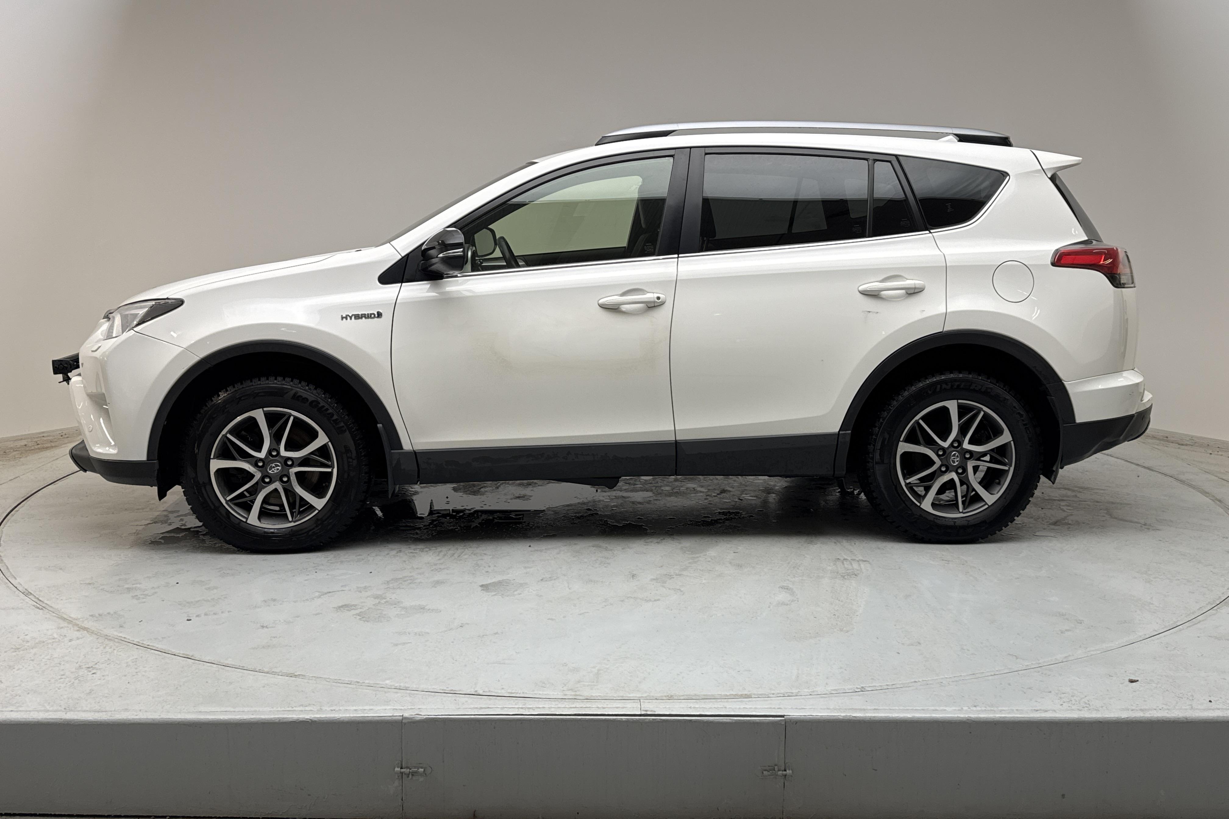 Toyota RAV4 2.5 HSD AWD (197hk) - 27 949 mil - Automat - vit - 2019