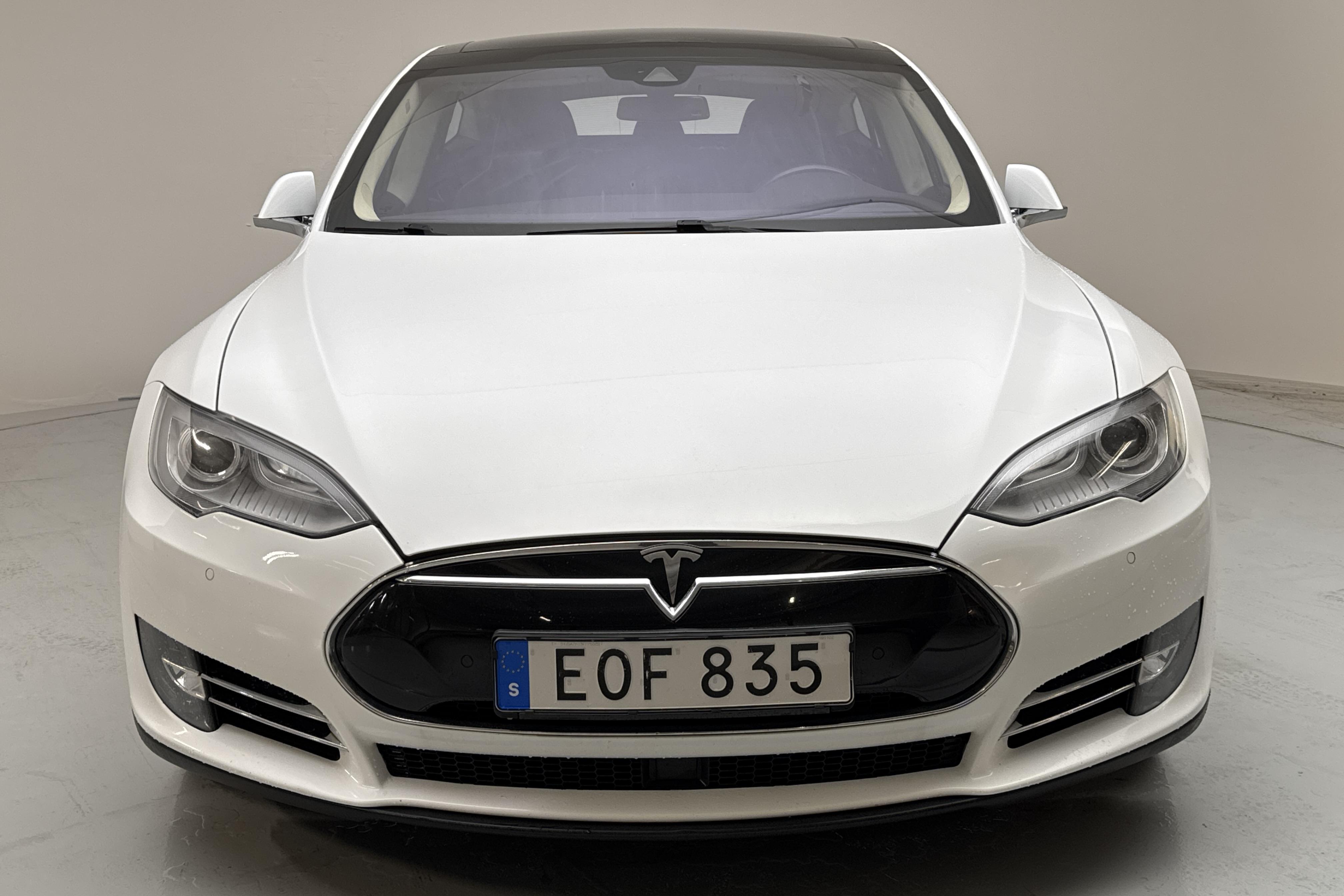 Tesla Model S 85 - 19 498 mil - Automat - vit - 2015