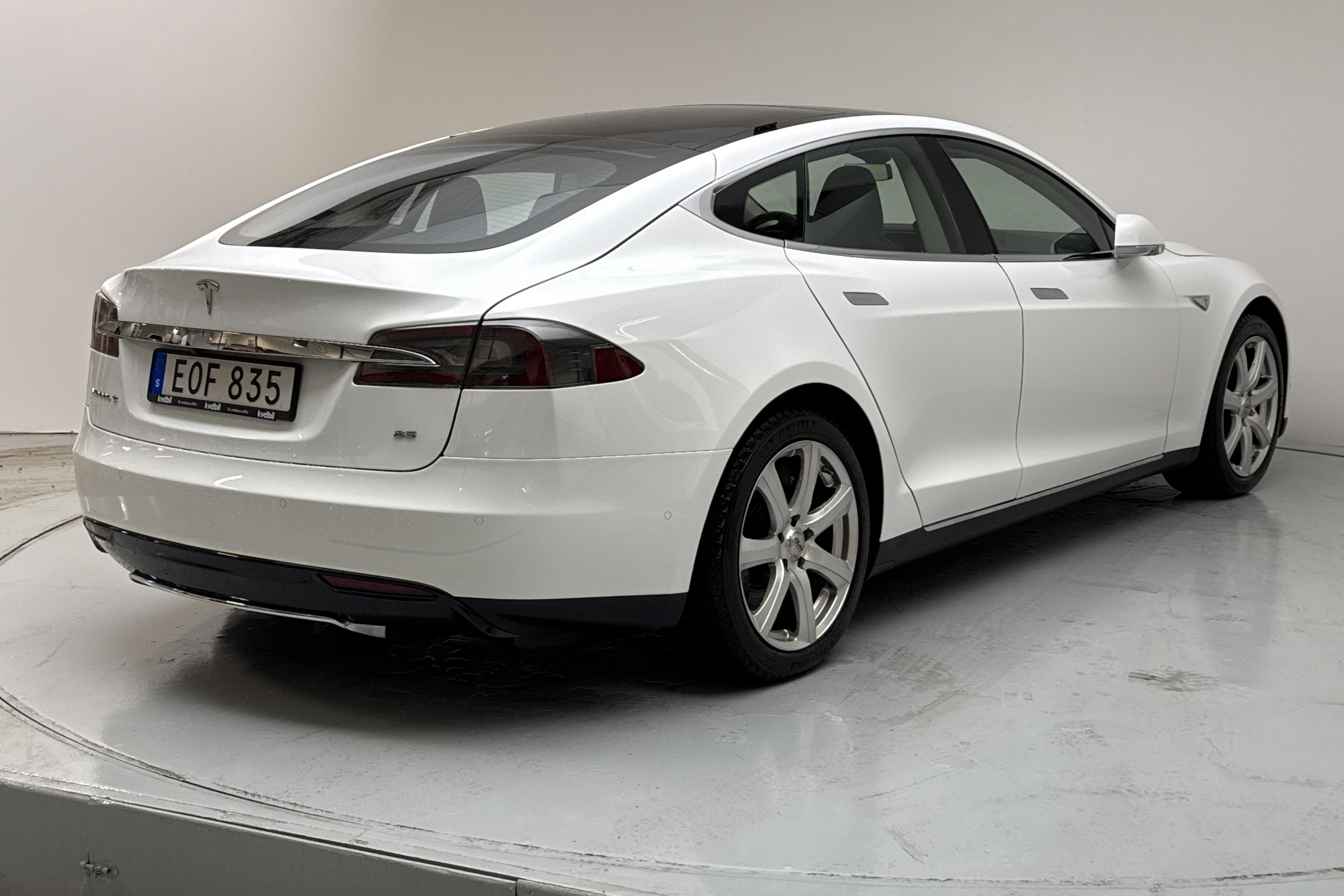 Tesla Model S 85 - 19 498 mil - Automat - vit - 2015