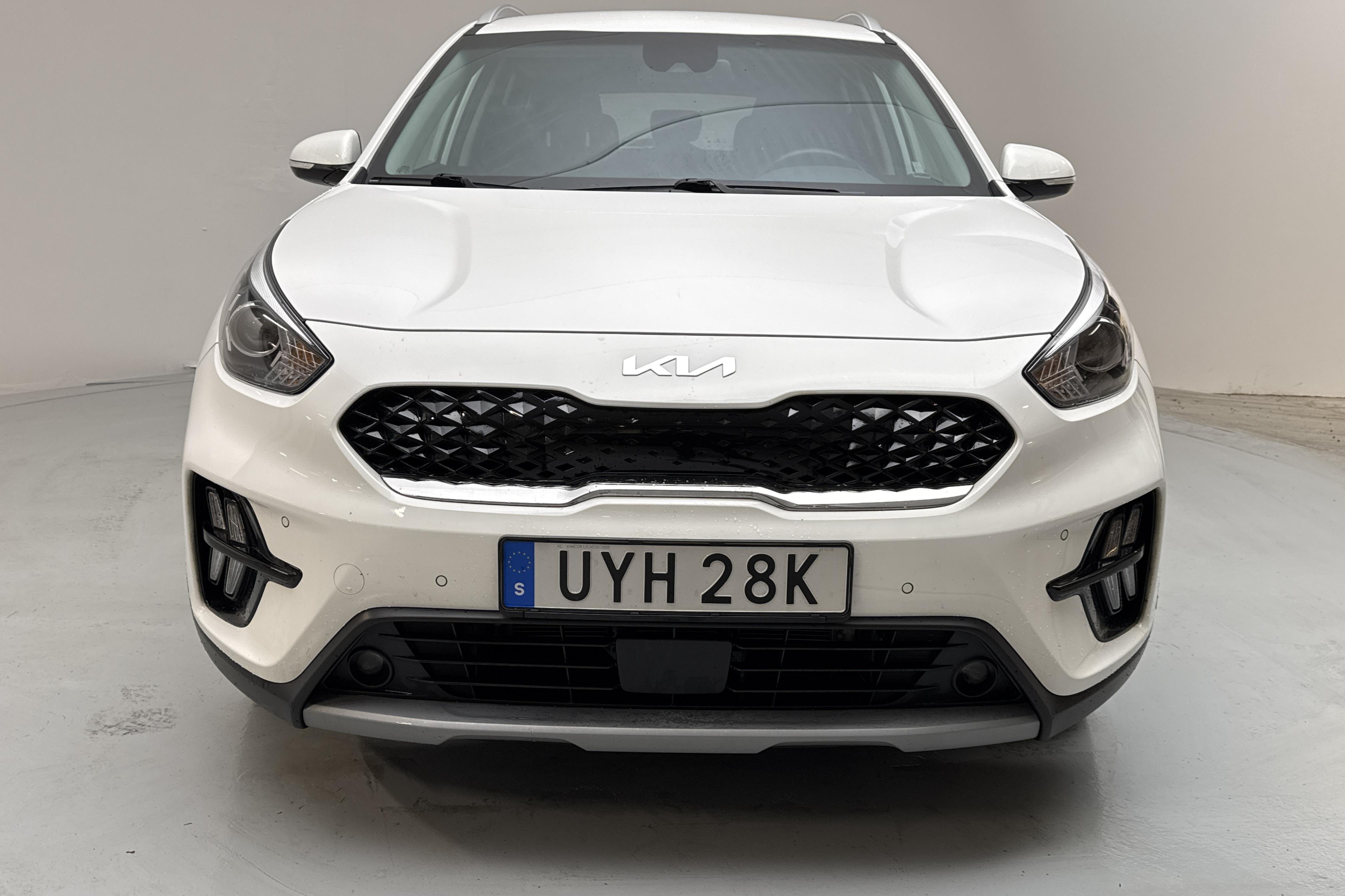 KIA Niro Plug-in Hybrid 1.6 (141hk) - 4 918 mil - Automat - vit - 2022