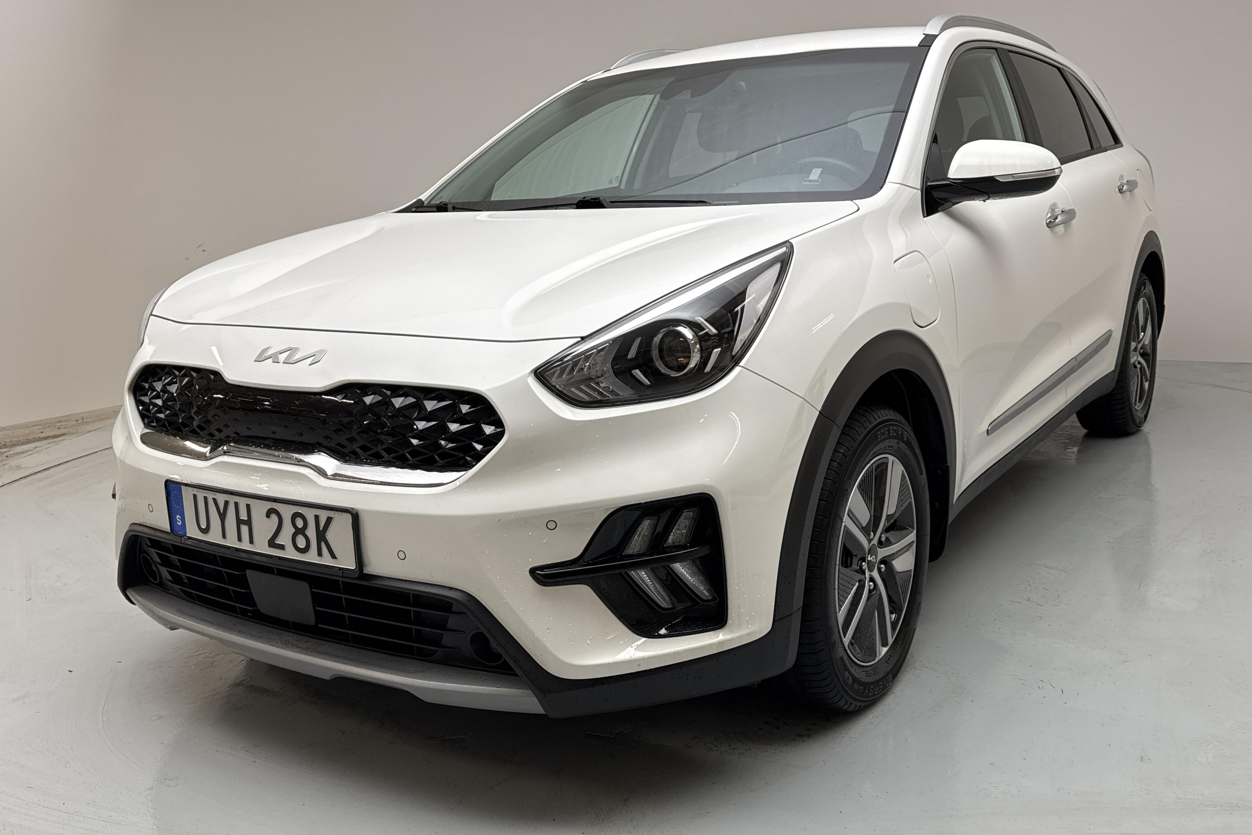 KIA Niro Plug-in Hybrid 1.6 (141hk) - 4 918 mil - Automat - vit - 2022