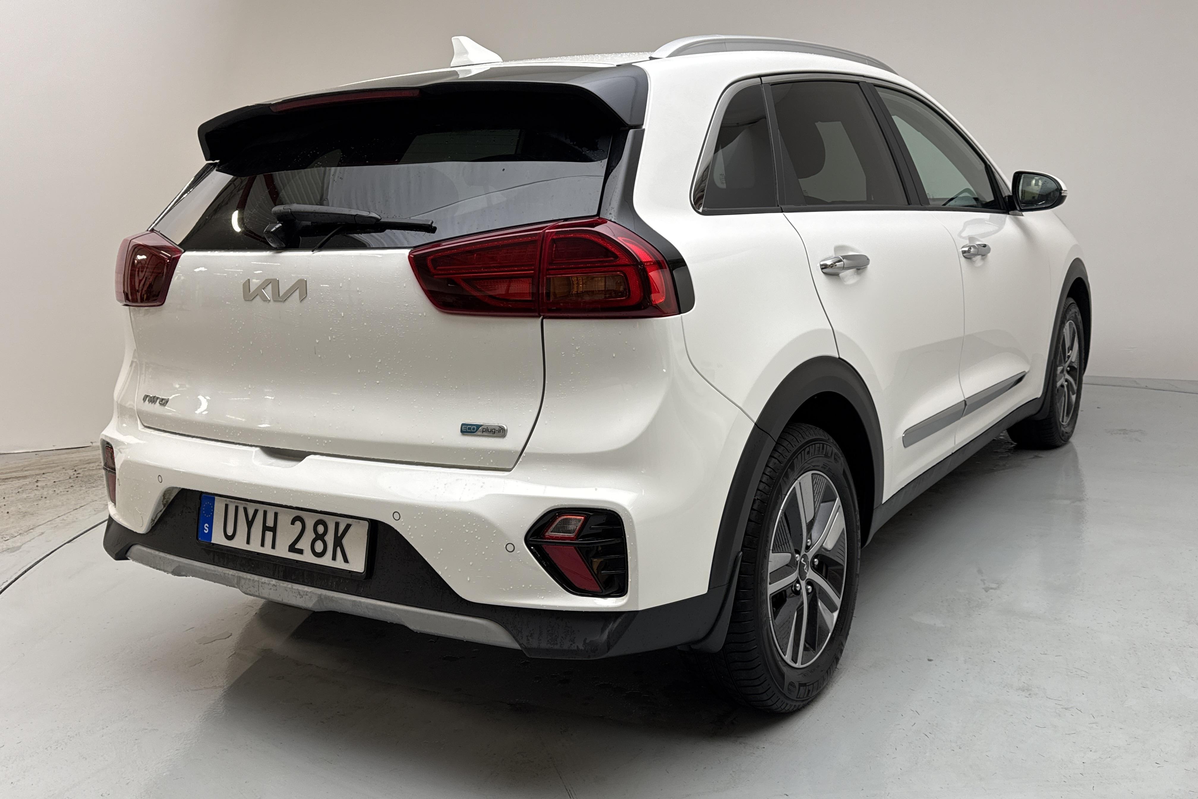 KIA Niro Plug-in Hybrid 1.6 (141hk) - 4 918 mil - Automat - vit - 2022