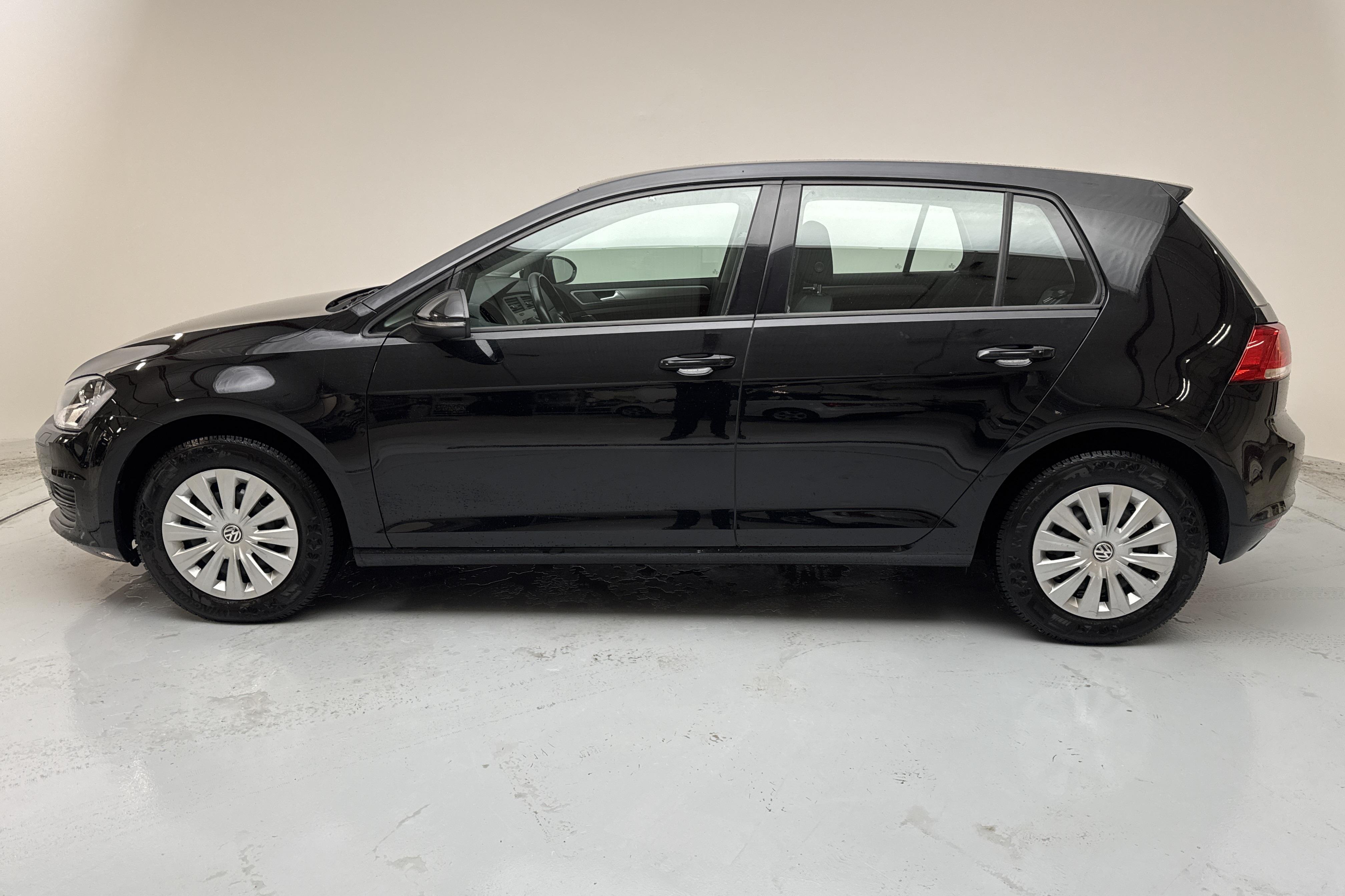 VW Golf VII 1.2 TSI 5dr (105hk) - 6 770 mil - Manuell - svart - 2015