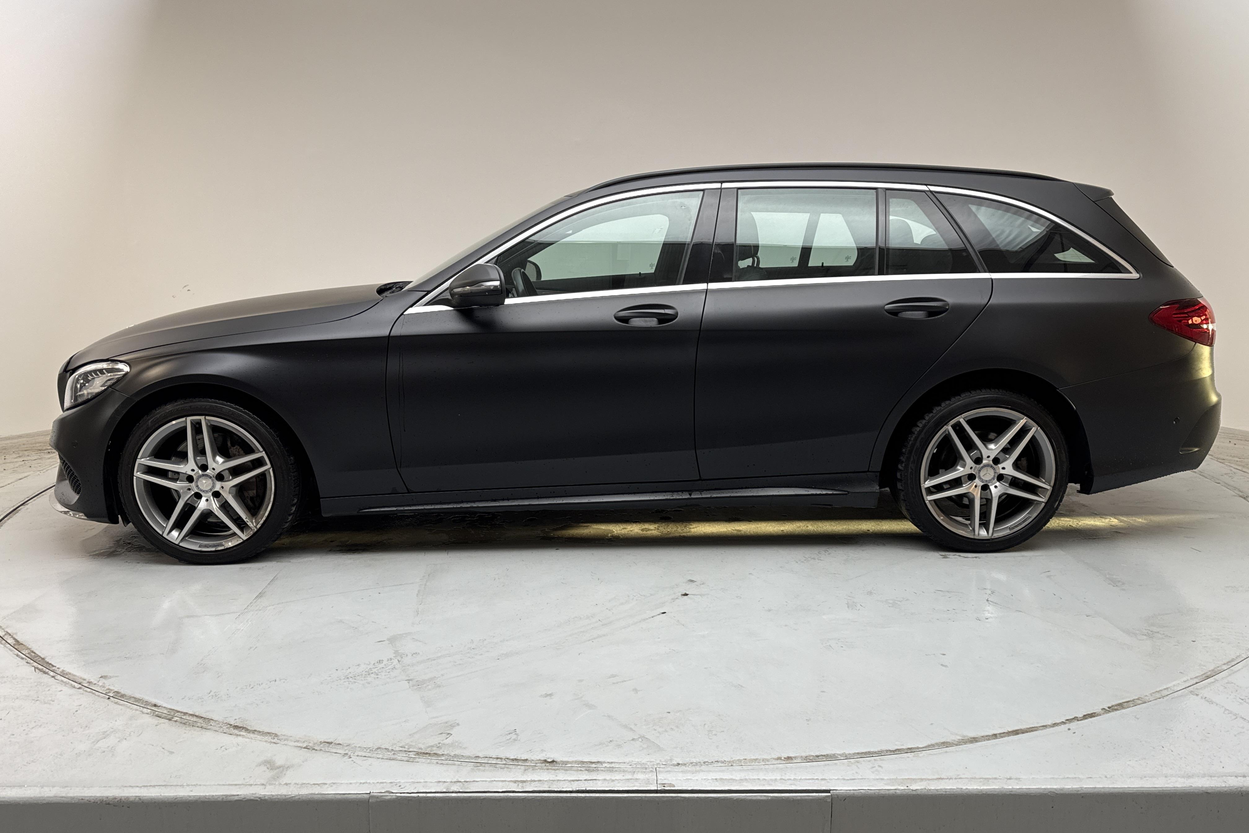 Mercedes C 300 Kombi S205 (258hk) - 9 075 mil - Automat - svart - 2019