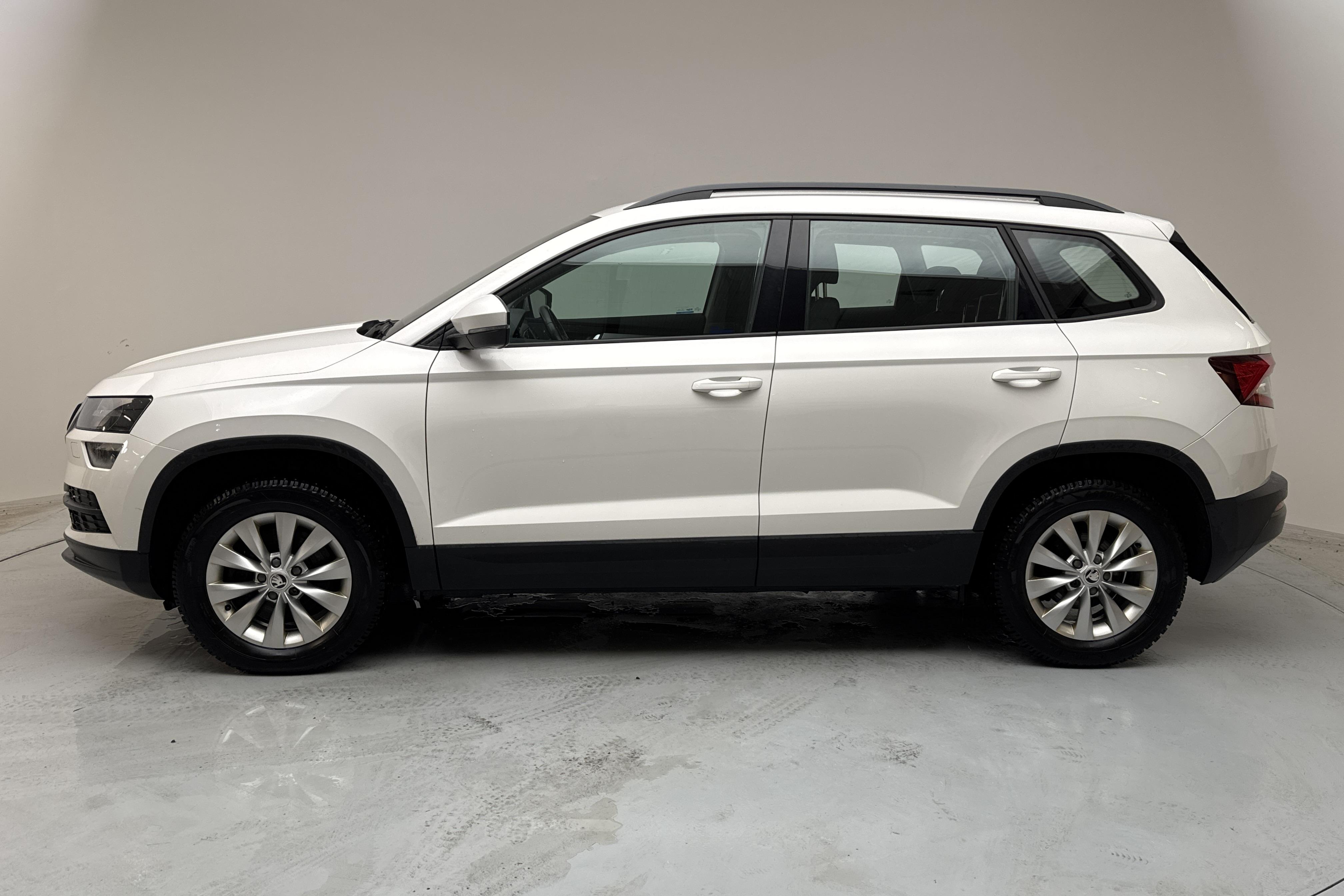 Skoda Karoq 2.0 TDI 4X4 (150hk) - 16 209 mil - Manuell - vit - 2019