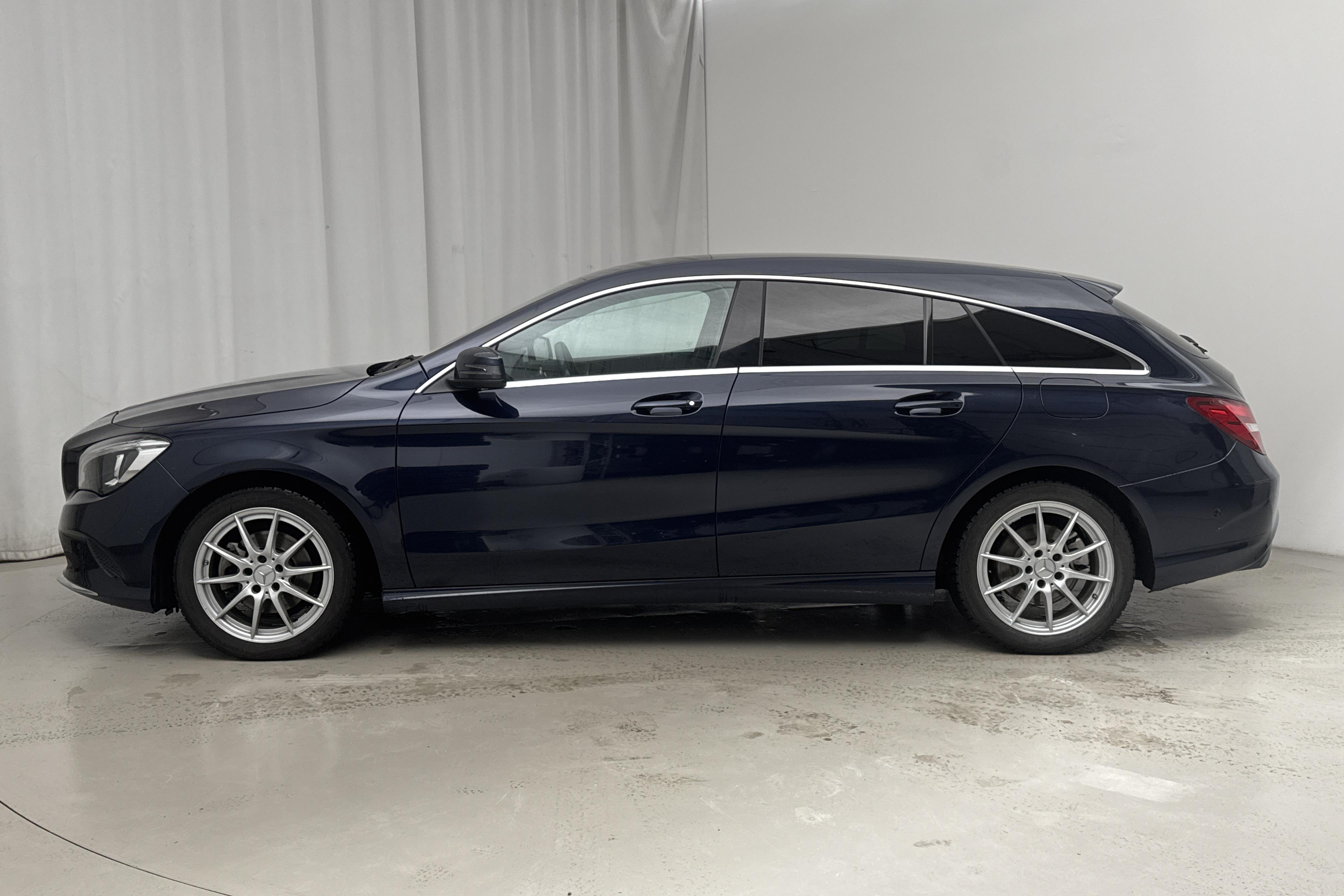 Mercedes CLA 200 Shooting Brake X117 (156hk) - 8 789 mil - Automat - Dark Blue - 2018