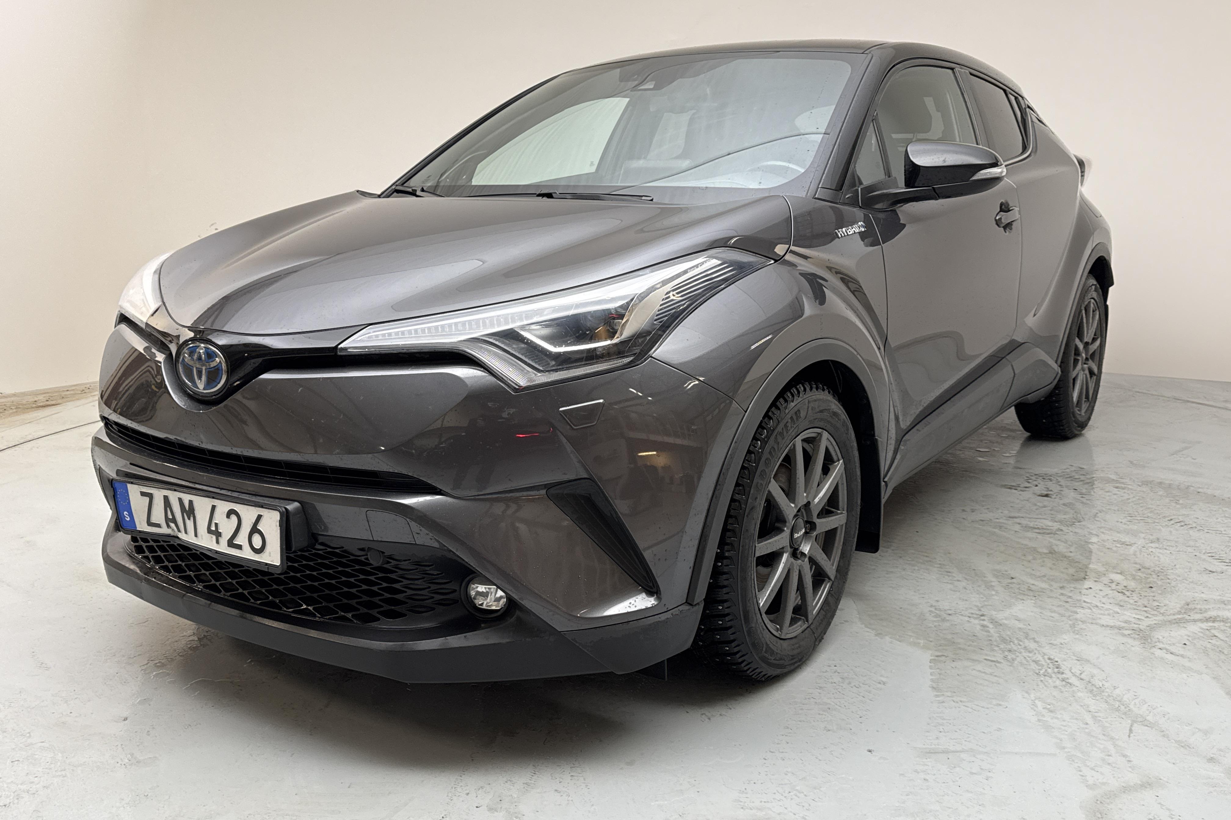 Toyota C-HR 1.8 HSD (122hk) - 17 243 mil - Automat - Dark Grey - 2018