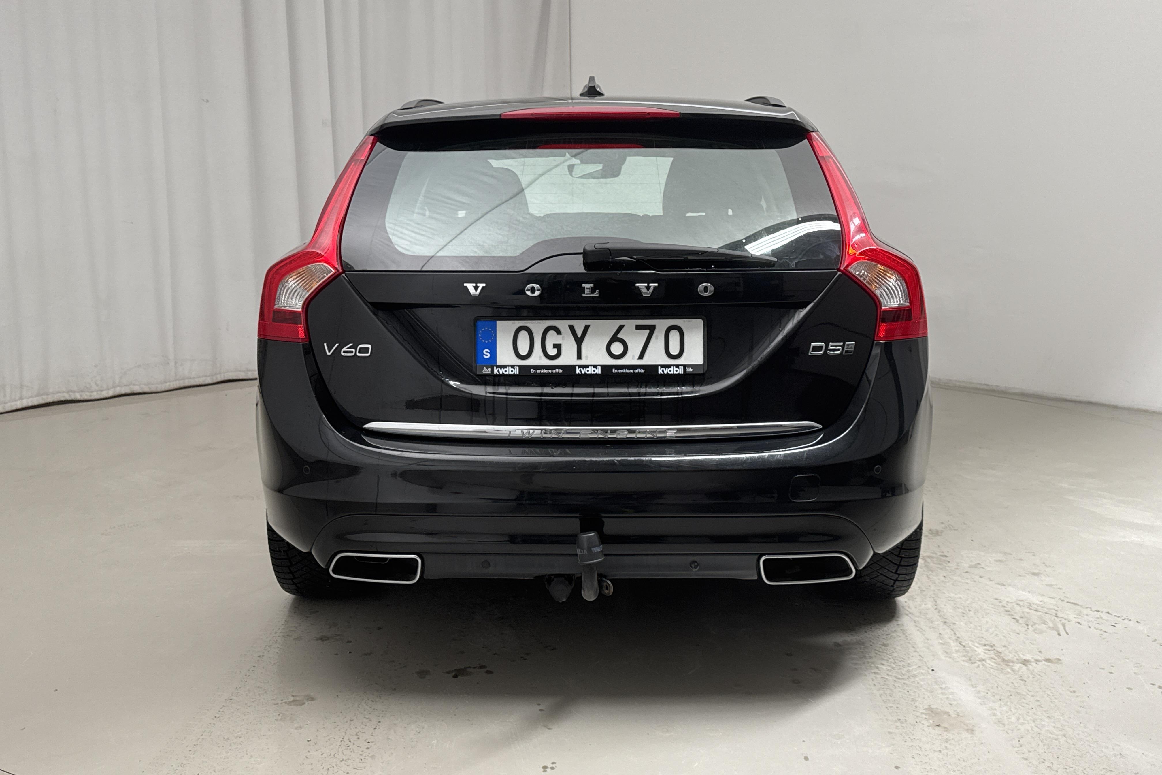 Volvo V60 D5 AWD Twin Engine (163hk) - 13 591 mil - Automat - svart - 2017