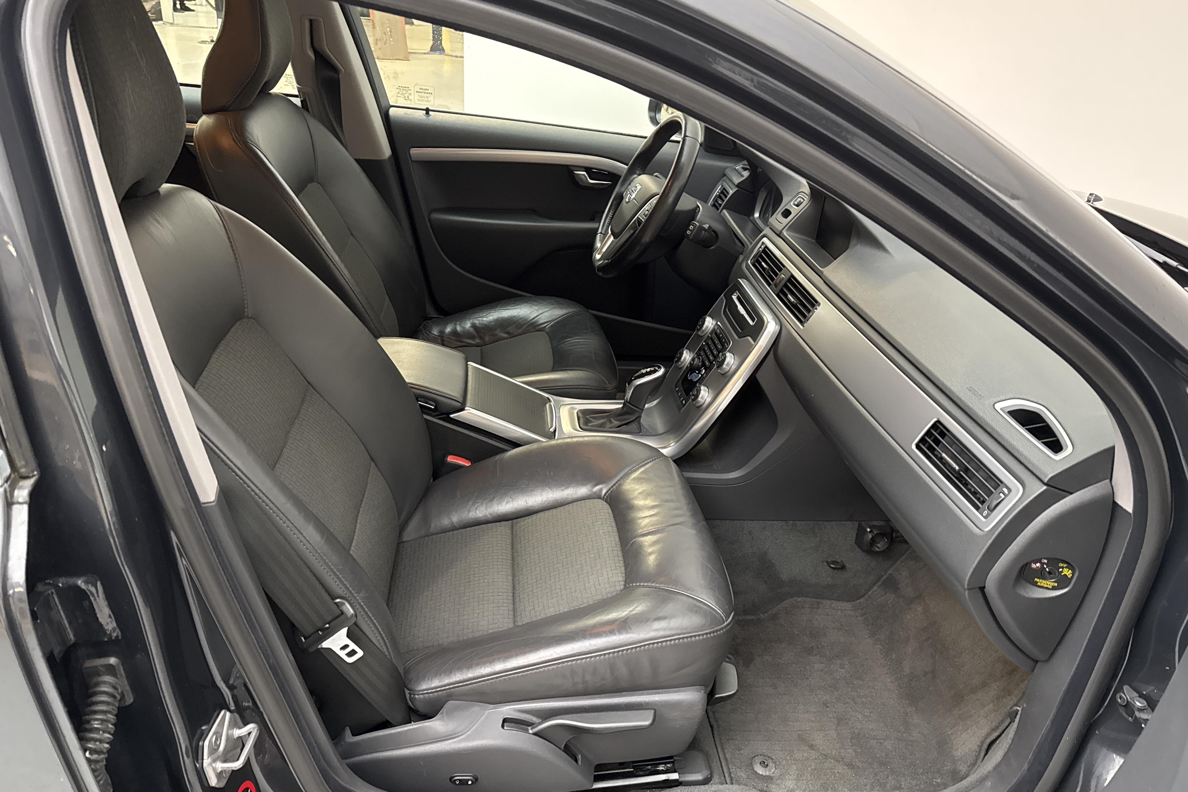 Volvo V70 II T4 (190hk) - 13 069 mil - Automat - grå - 2016