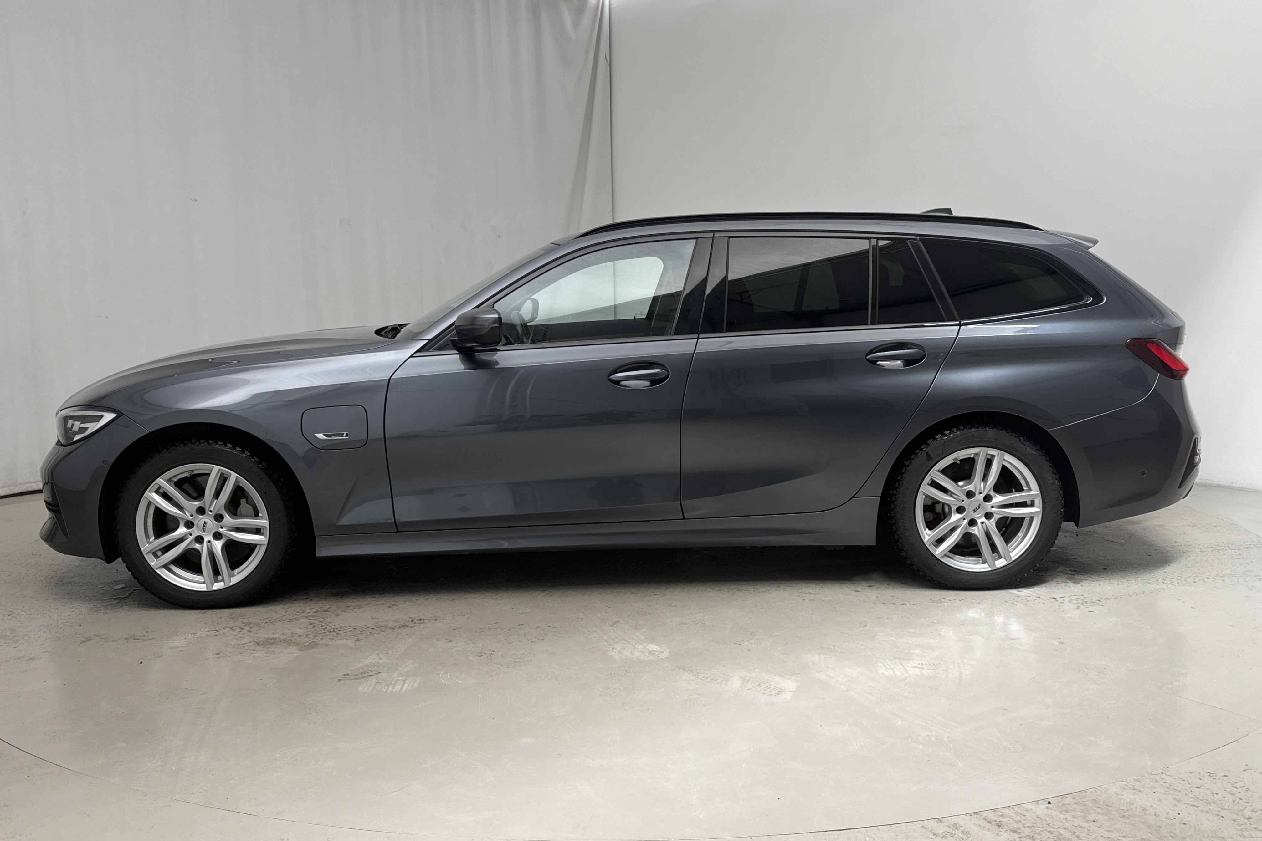 BMW 330e xDrive Touring, G21 (292hk) - 5 913 mil - Automat - grå - 2022