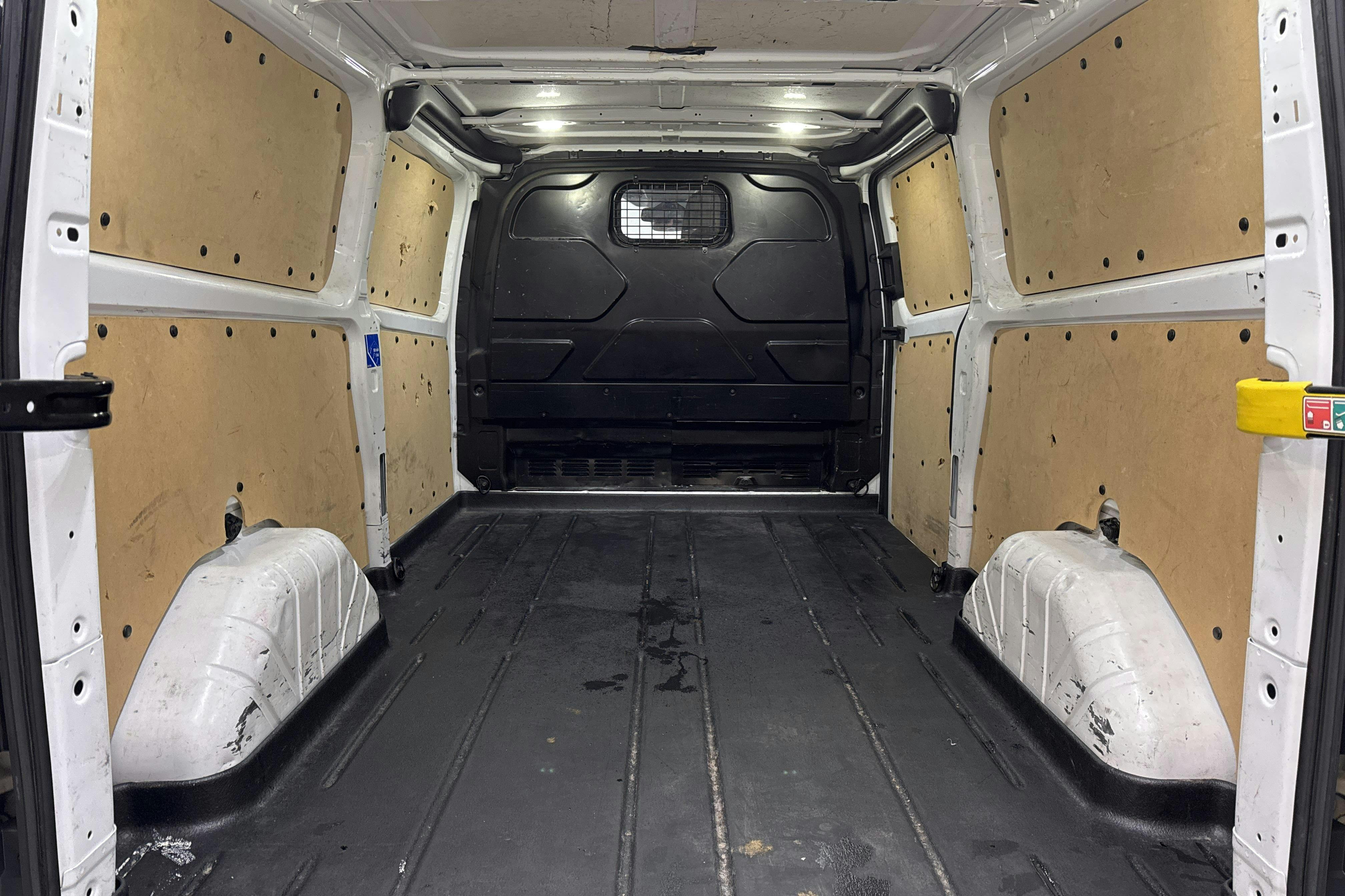 Ford Transit Custom 300 (125hk) - 20 797 mil - Manuell - vit - 2015
