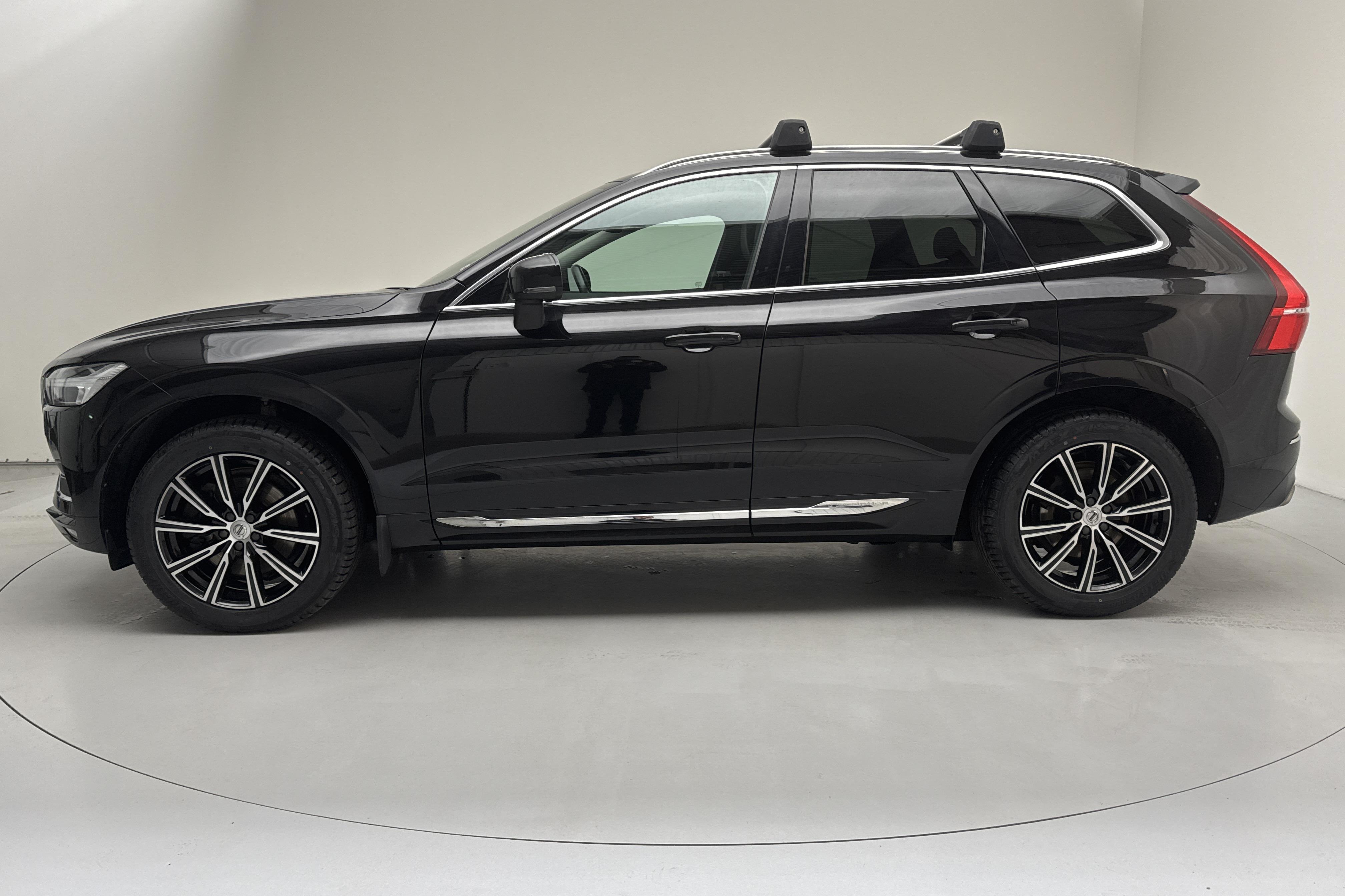 Volvo XC60 T5 AWD (250hk) - 10 992 mil - Automat - svart - 2019