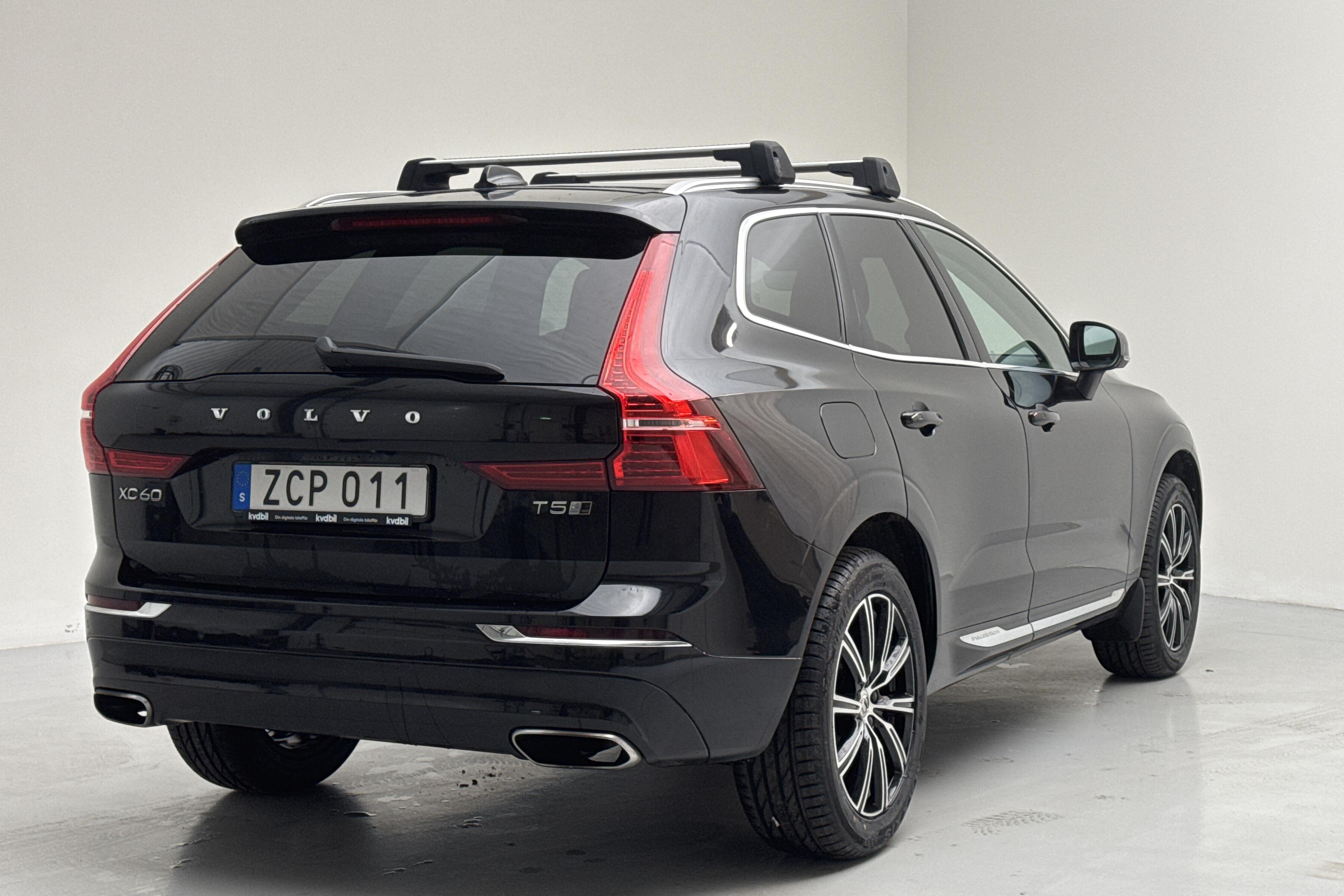 Volvo XC60 T5 AWD (250hk) - 10 992 mil - Automat - svart - 2019