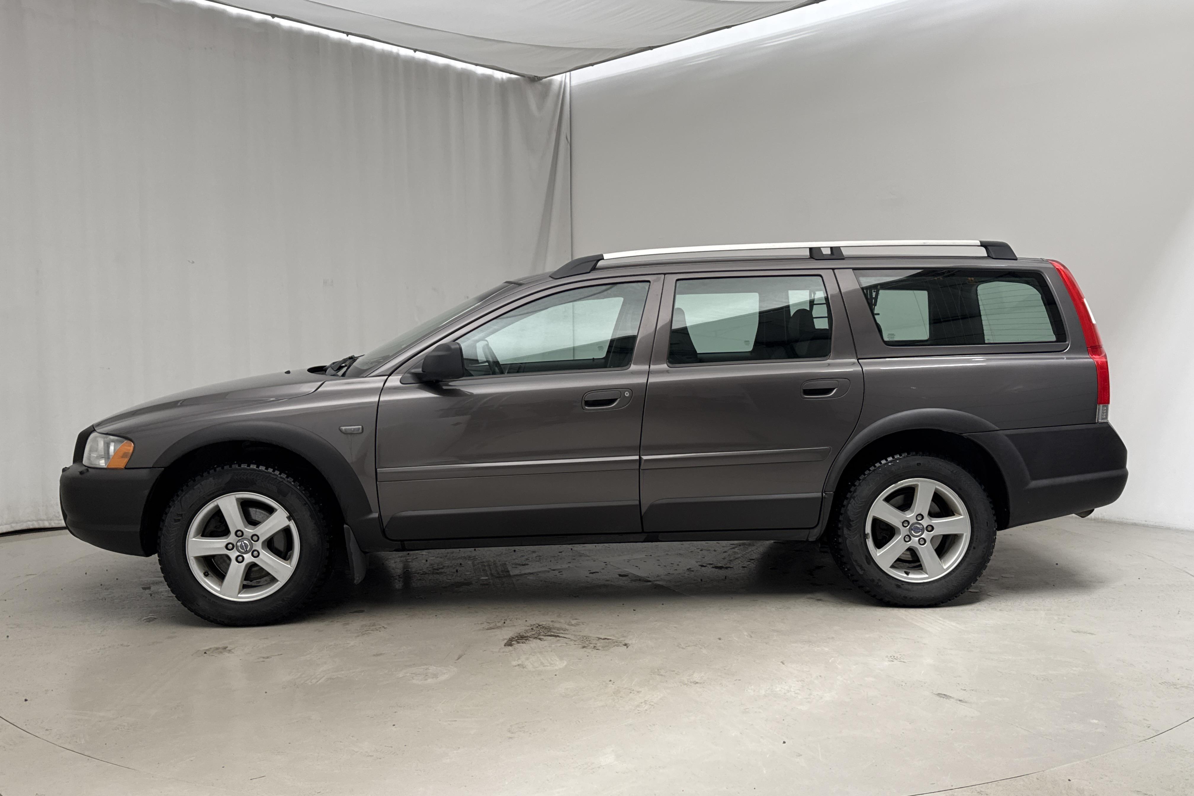 Volvo XC70 2.5T (210hk) - 16 073 mil - Manuell - brun - 2006