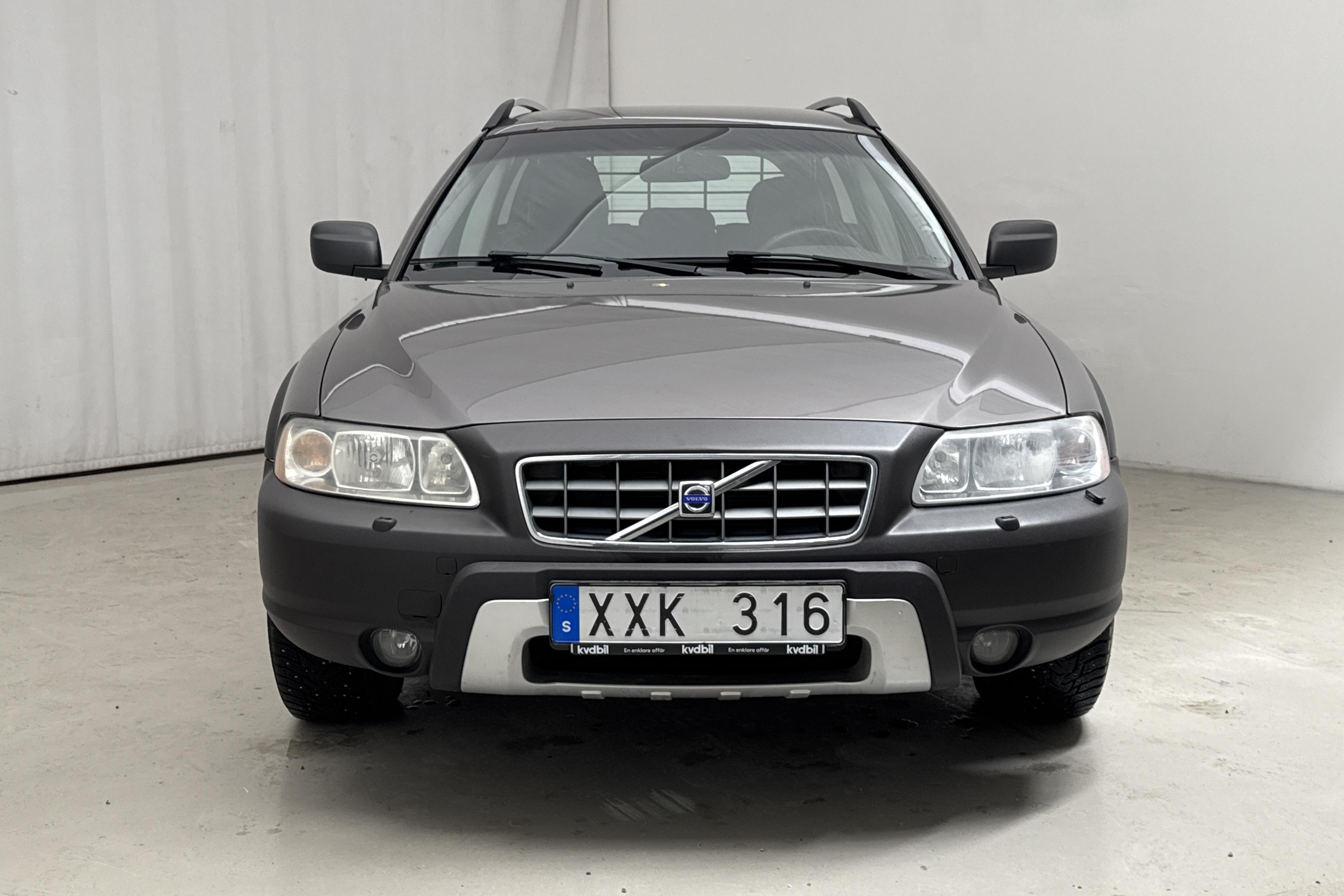 Volvo XC70 2.5T (210hk) - 16 073 mil - Manuell - brun - 2006