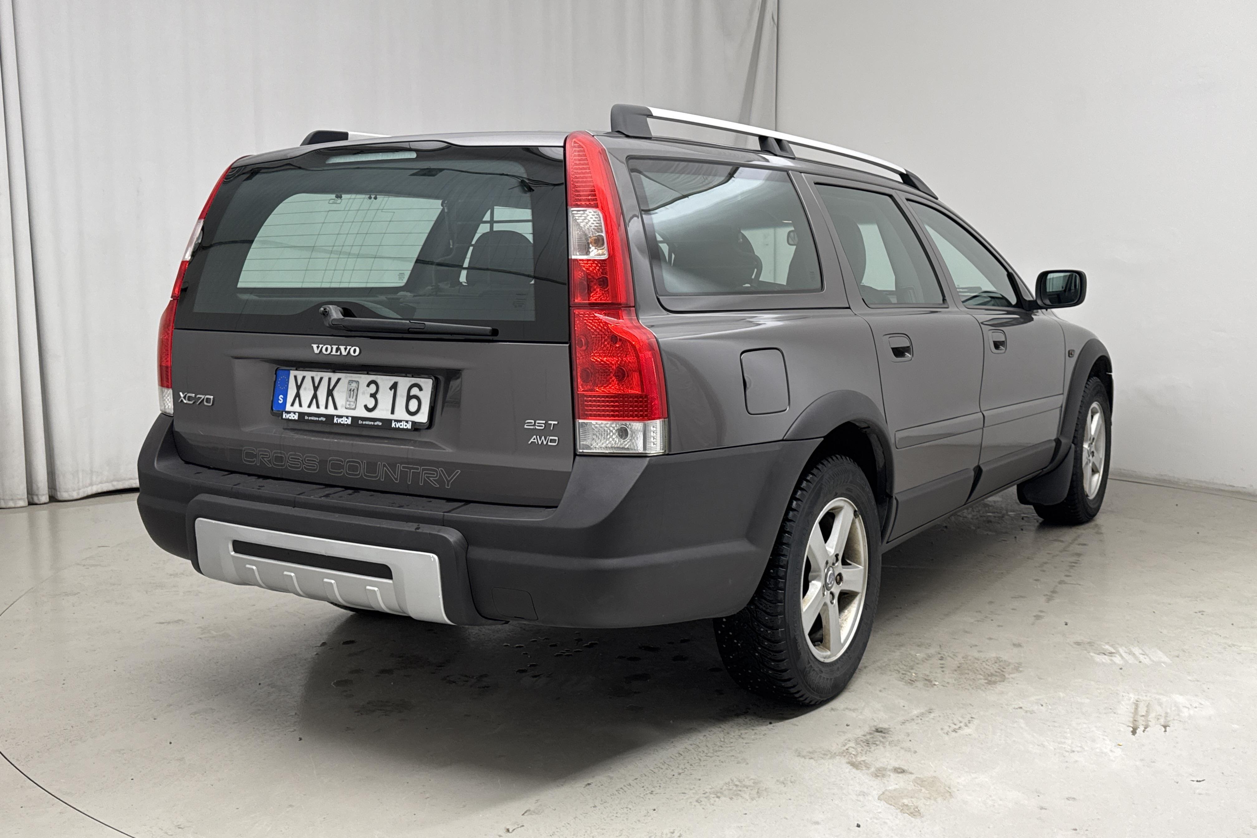 Volvo XC70 2.5T (210hk) - 16 073 mil - Manuell - brun - 2006