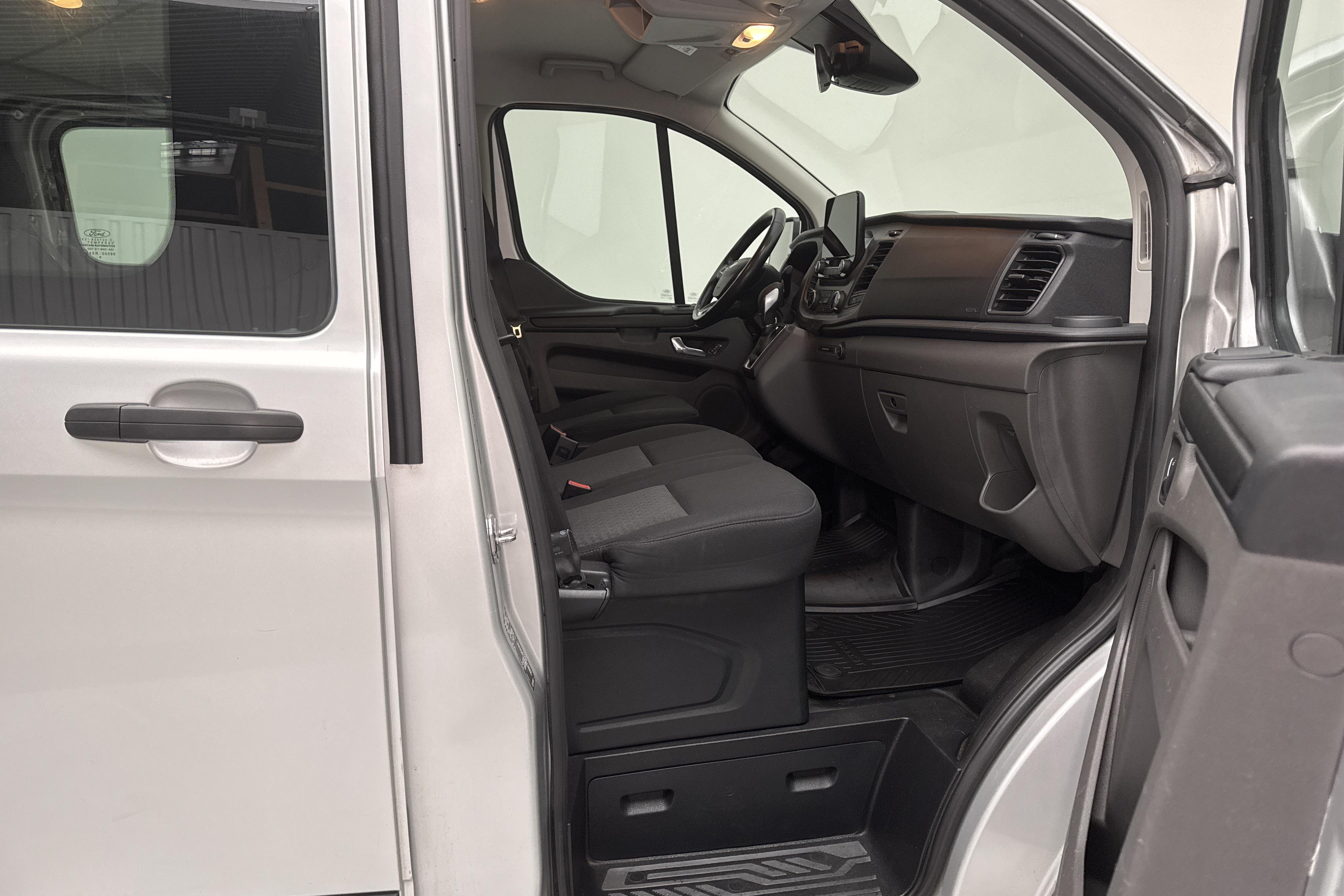 Ford Transit Kombi 330 (130hk) - 17 271 mil - Automat - grå - 2019