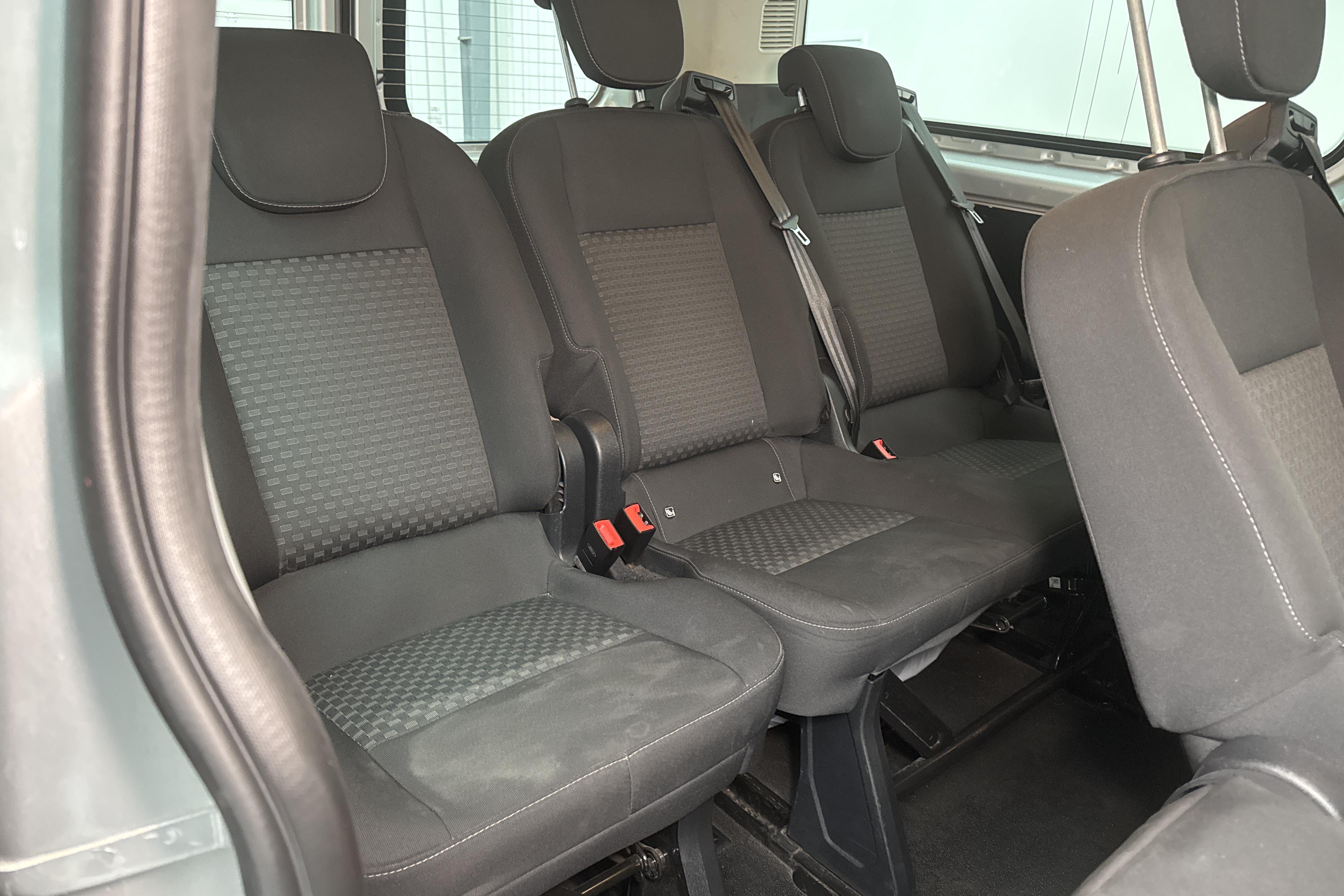 Ford Transit Kombi 330 (130hk) - 17 271 mil - Automat - grå - 2019