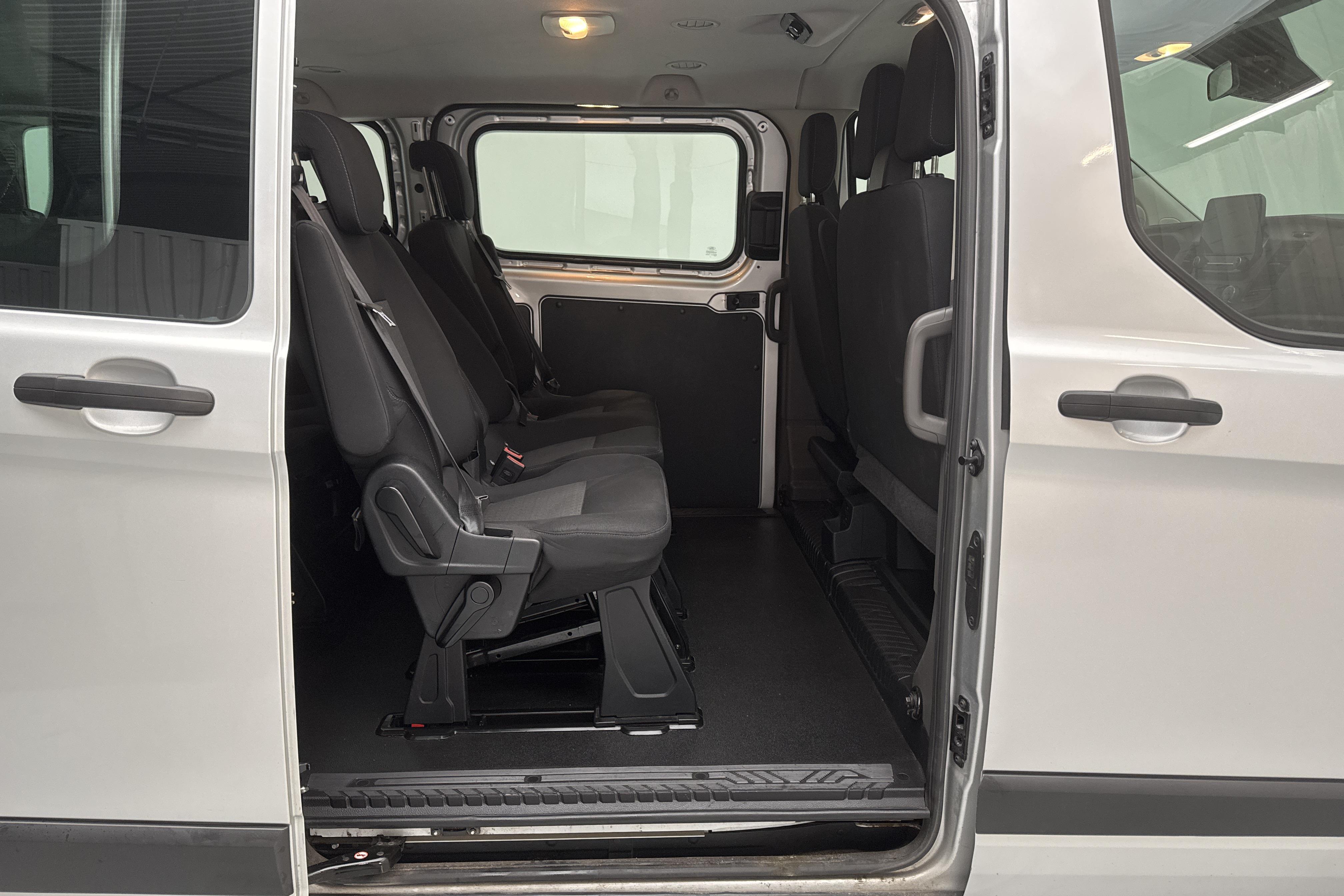 Ford Transit Kombi 330 (130hk) - 17 271 mil - Automat - grå - 2019