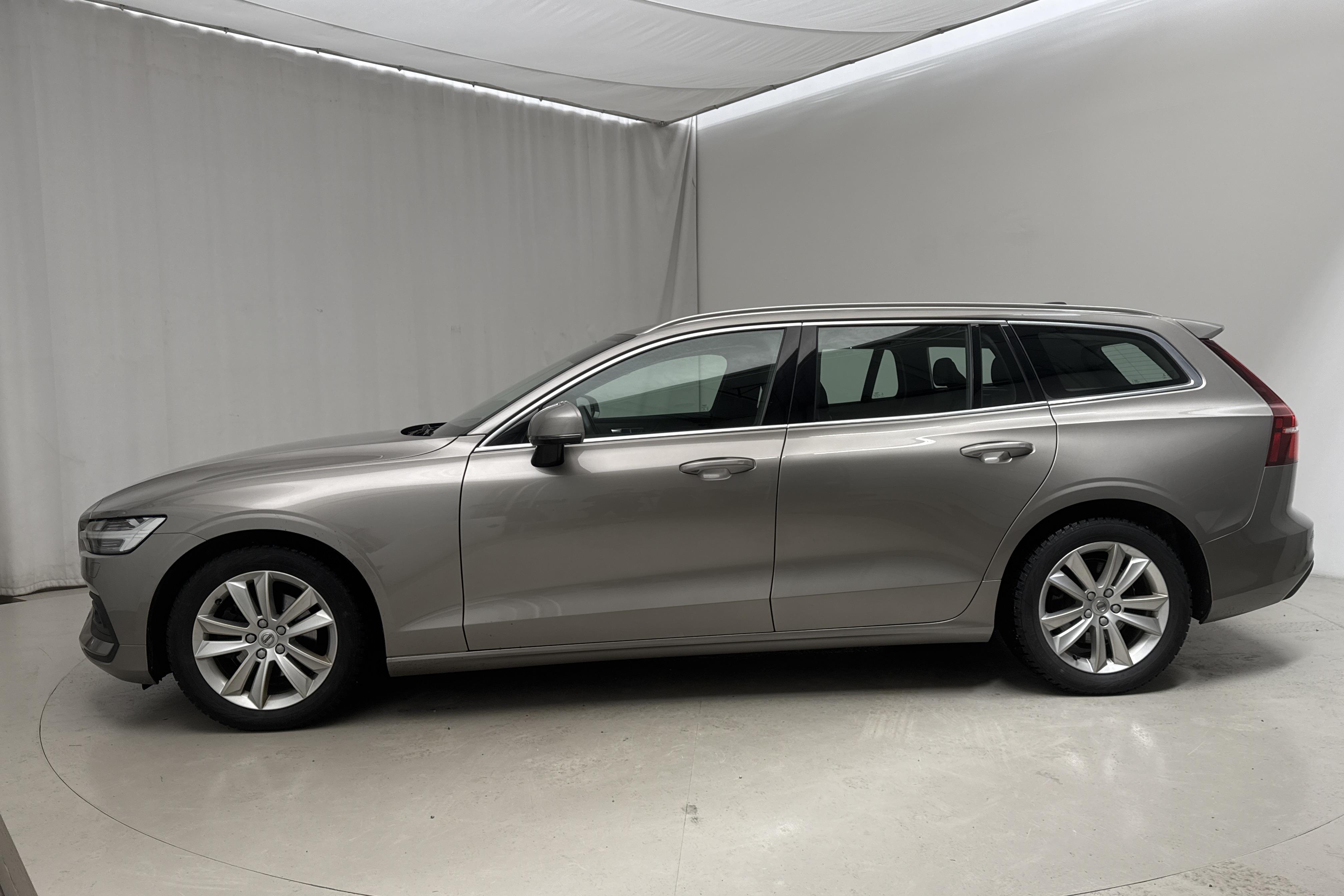 Volvo V60 D3 (150hk) - 8 377 mil - Automat - grå - 2020