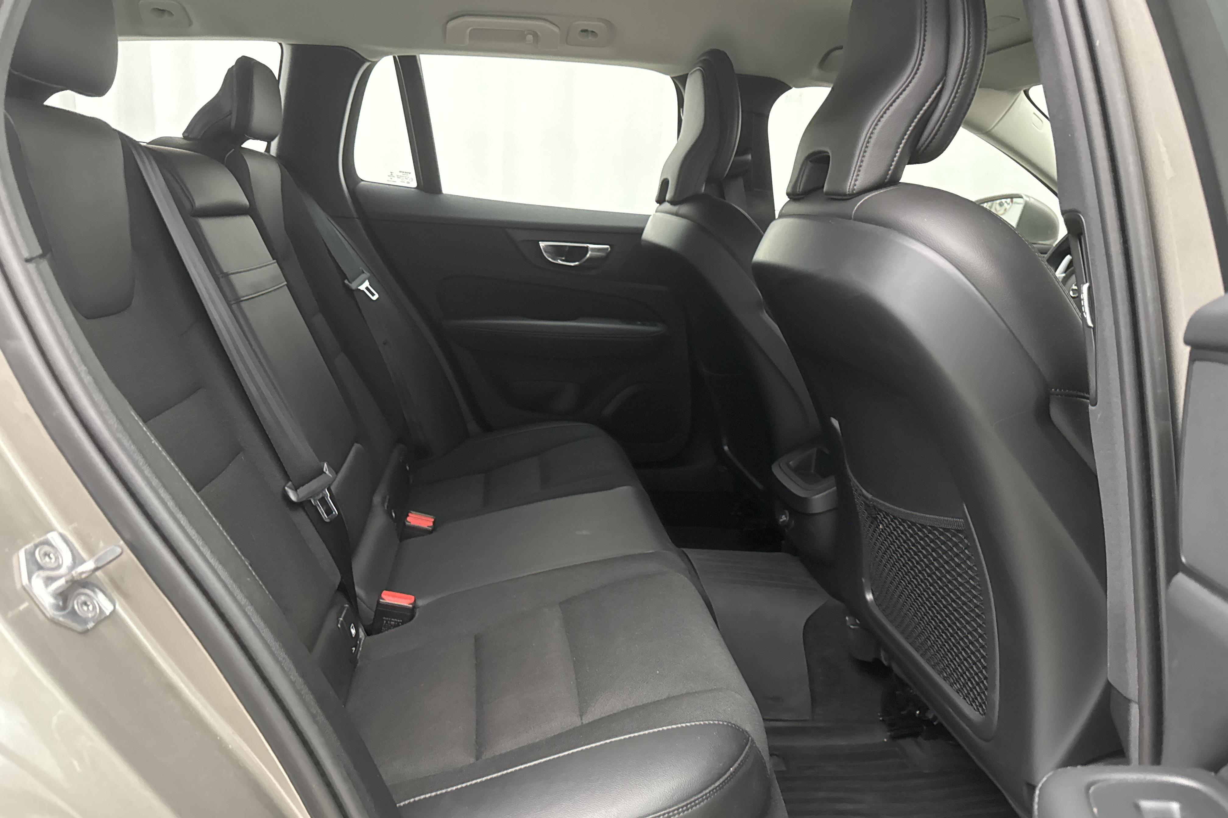 Volvo V60 D3 (150hk) - 8 377 mil - Automat - grå - 2020