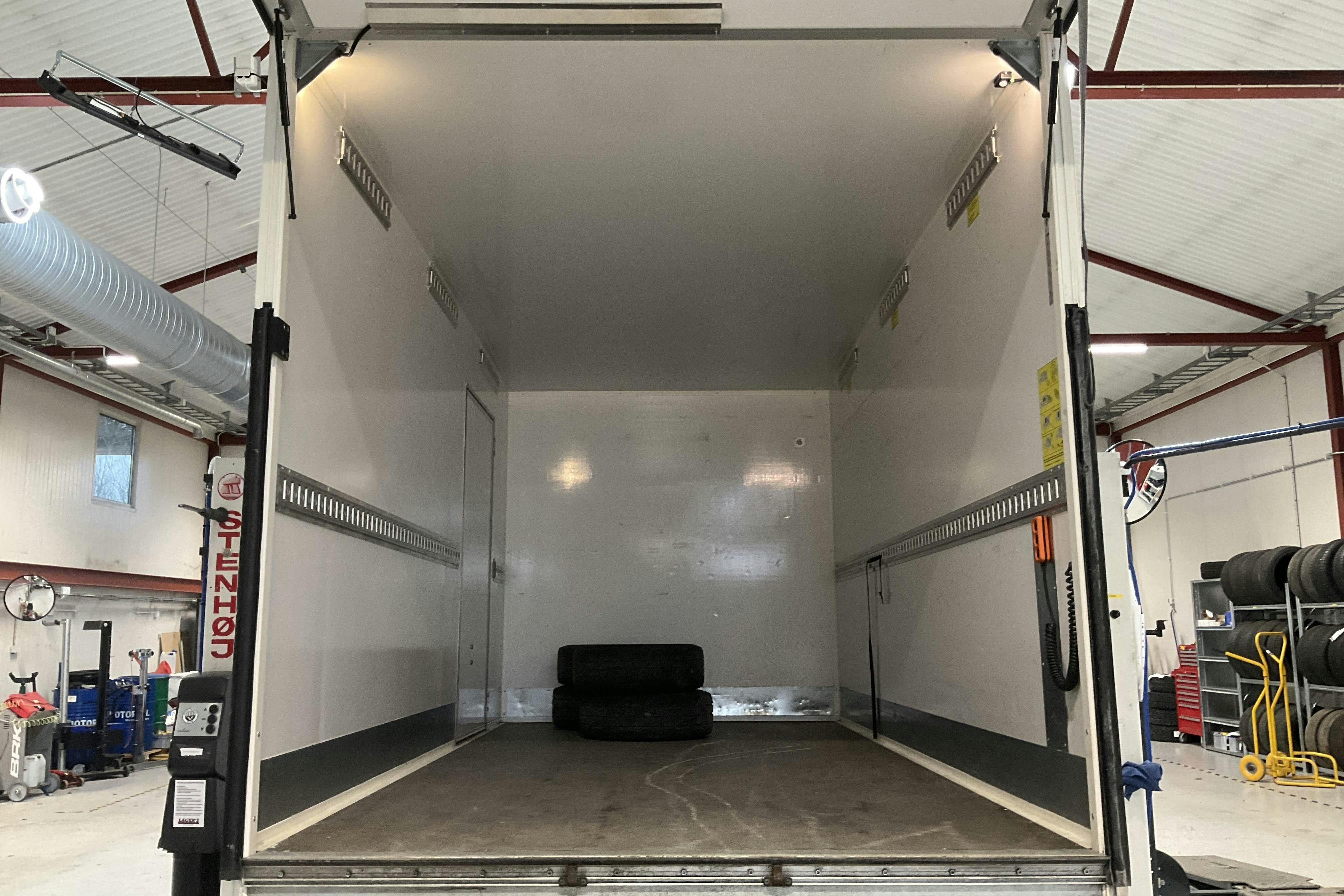 Mercedes Sprinter 317 CDI Volymkåp RWD (170hk) - 7 168 mil - Automat - vit - 2024