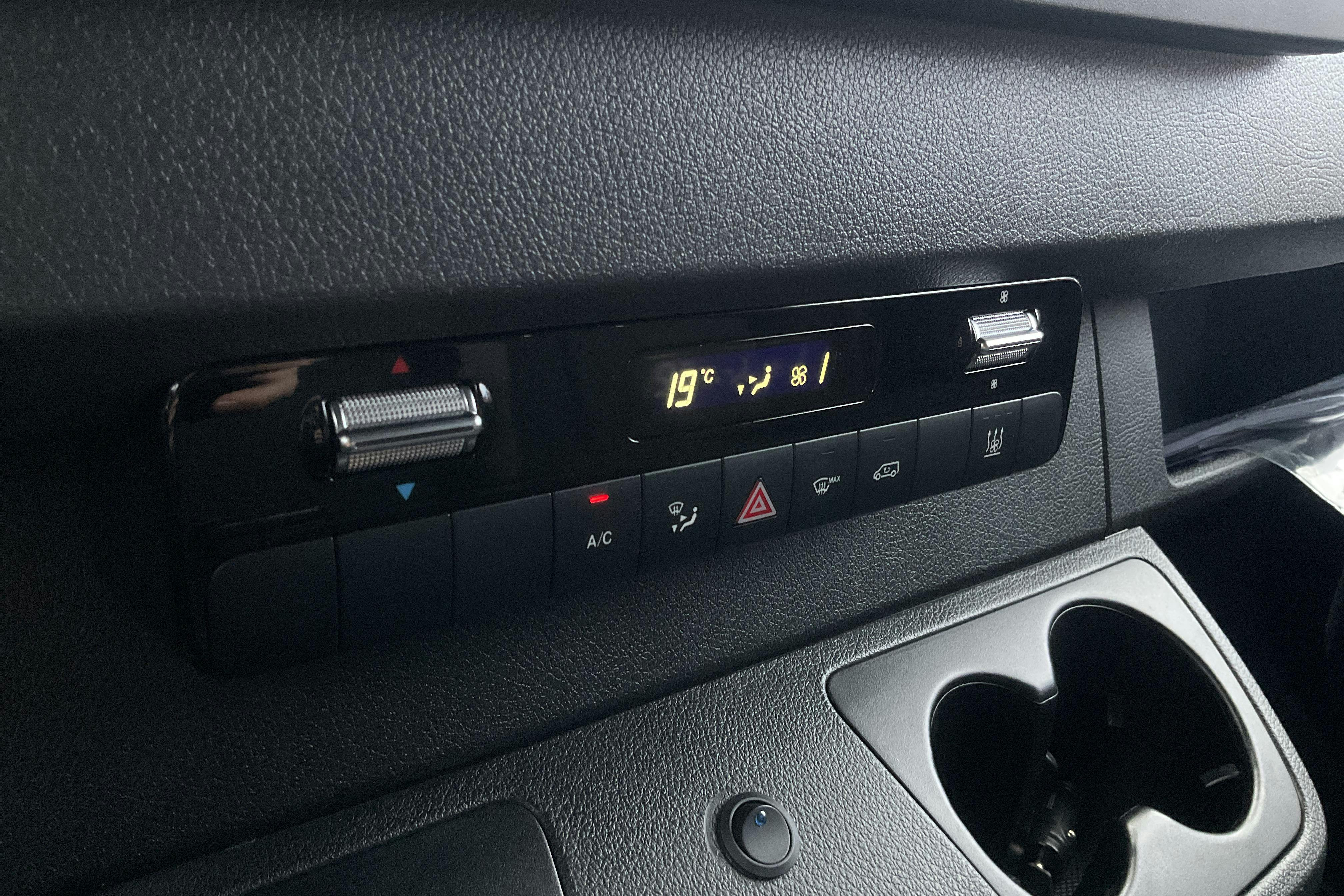 Mercedes Sprinter 317 CDI Volymkåp RWD (170hk) - 7 168 mil - Automat - vit - 2024