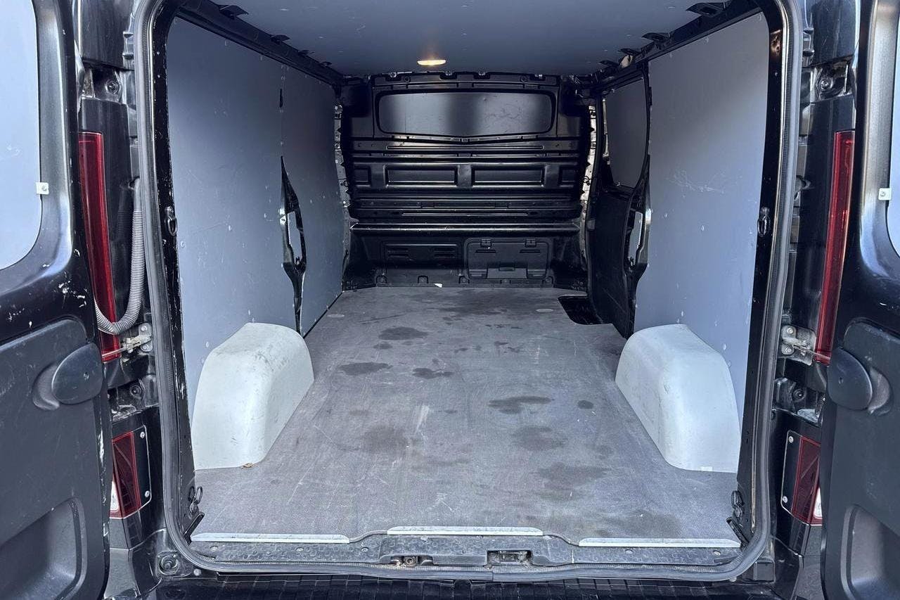 Opel Vivaro 1.6 BITURBO (145hk) - 127 040 km - Manualna - czarny - 2018