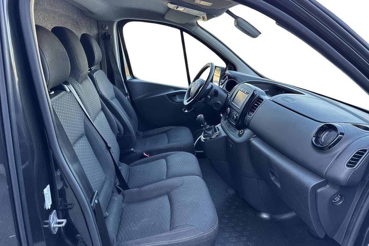 Opel Vivaro 1.6 BITURBO (145hk) - 127 040 km - Manualna - czarny - 2018