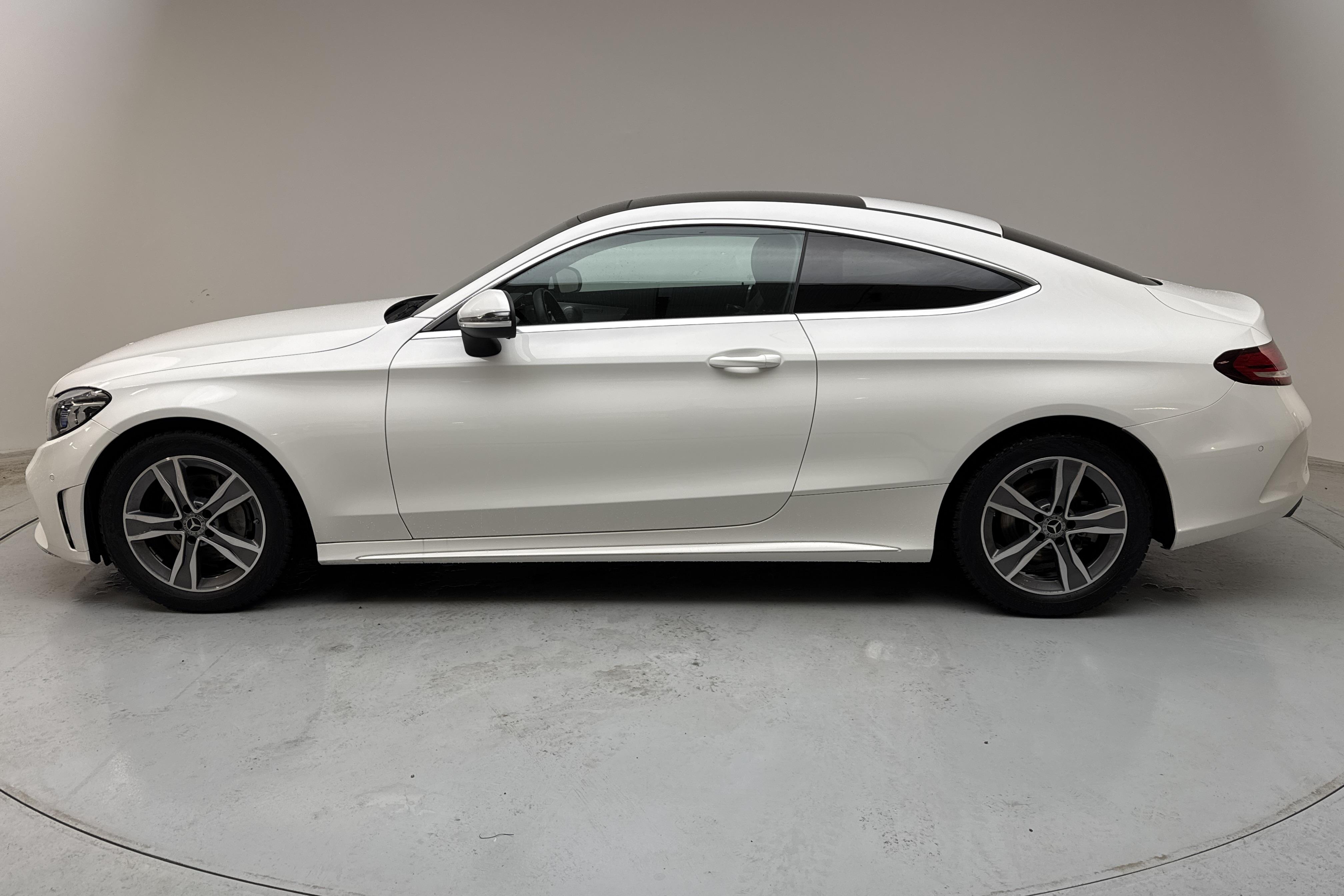 Mercedes C 220 D 4MATIC (194hk) - 3 437 mil - Automat - vit - 2023