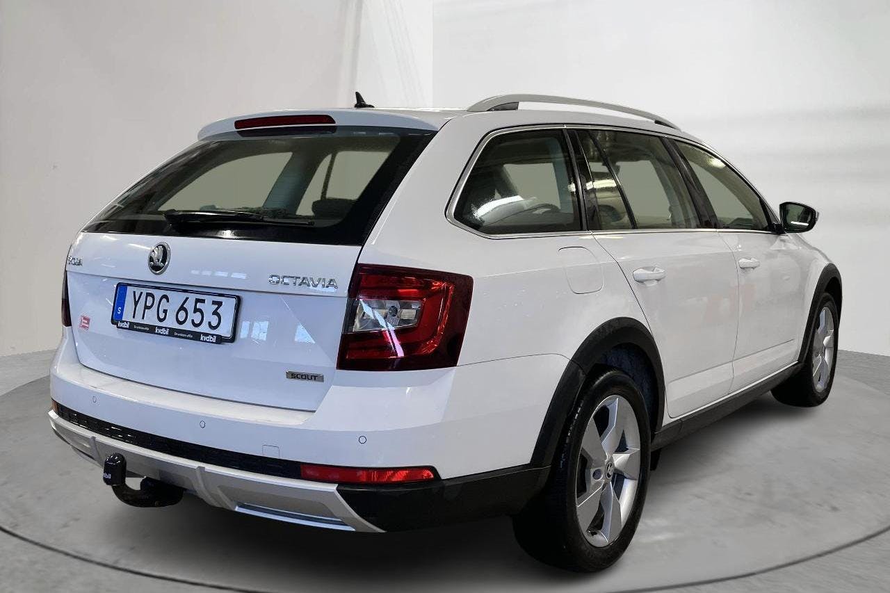 Skoda Octavia Scout II 2.0 TDI 4X4 (150hk) - 77 760 km - Manualna - biały - 2018
