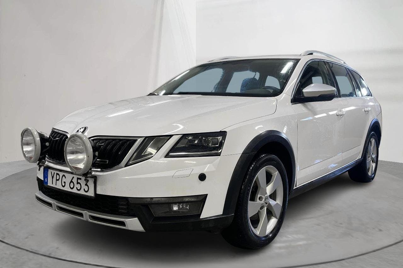 Skoda Octavia Scout II 2.0 TDI 4X4 (150hk) - 77 760 km - Manualna - biały - 2018