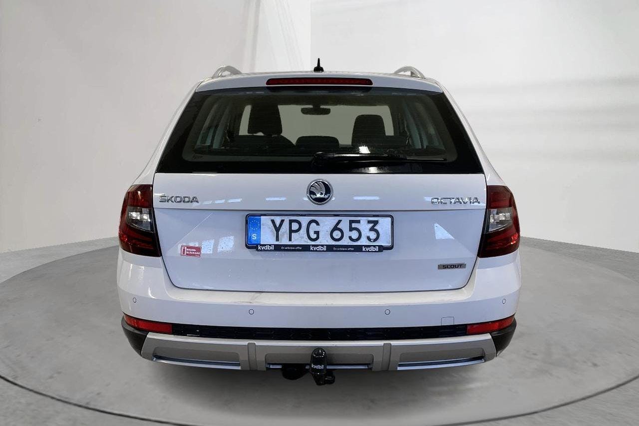 Skoda Octavia Scout II 2.0 TDI 4X4 (150hk) - 77 760 km - Manualna - biały - 2018