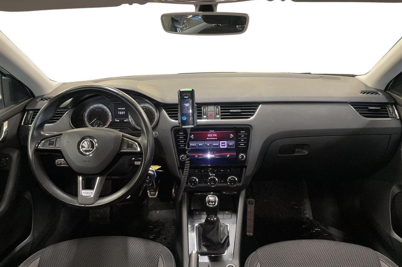 Skoda Octavia Scout II 2.0 TDI 4X4 (150hk) - 77 760 km - Manualna - biały - 2018