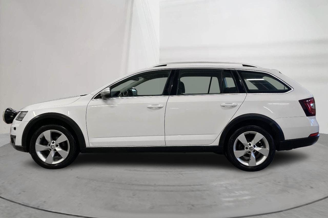 Skoda Octavia Scout II 2.0 TDI 4X4 (150hk) - 77 760 km - Manualna - biały - 2018